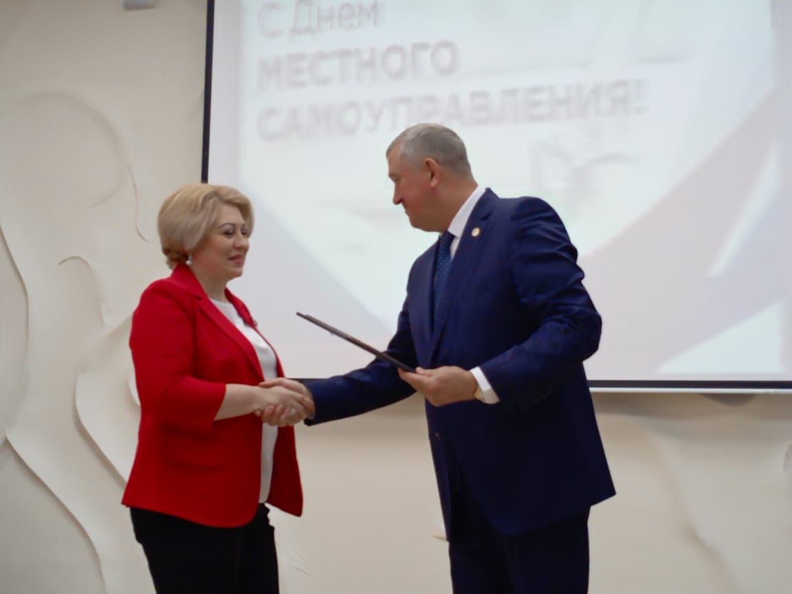 Зәйдә җирле үзидарә хезмәткәрләре хөрмәтләнде