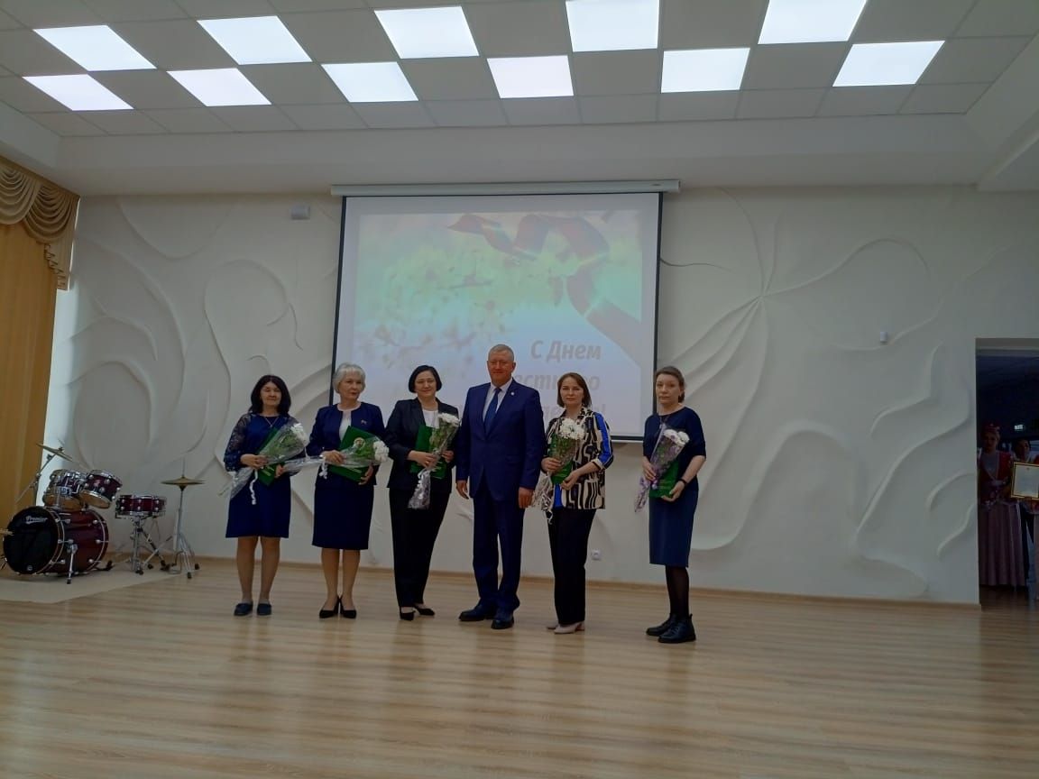 Зәйдә җирле үзидарә хезмәткәрләре хөрмәтләнде