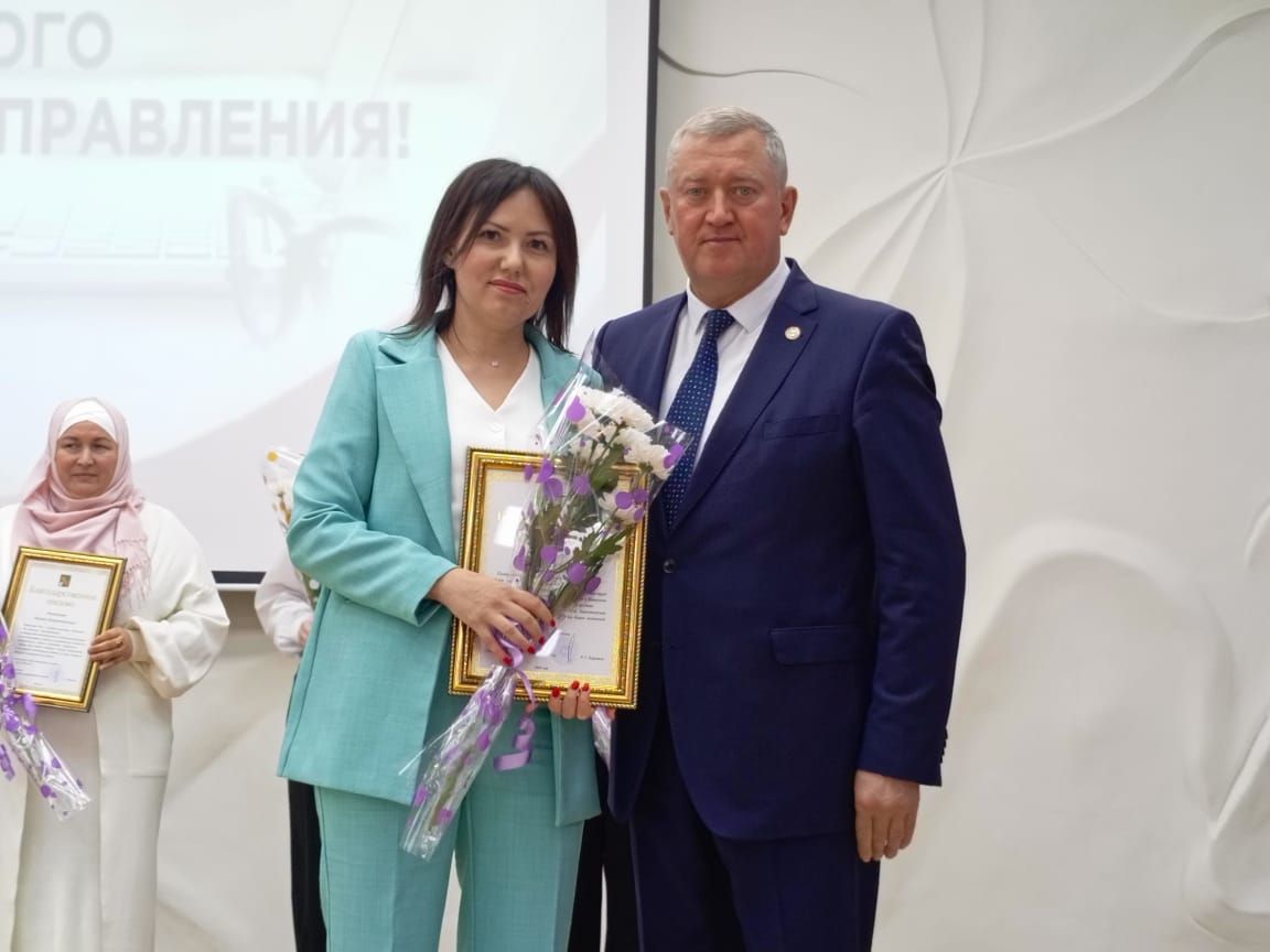 Зәйдә җирле үзидарә хезмәткәрләре хөрмәтләнде