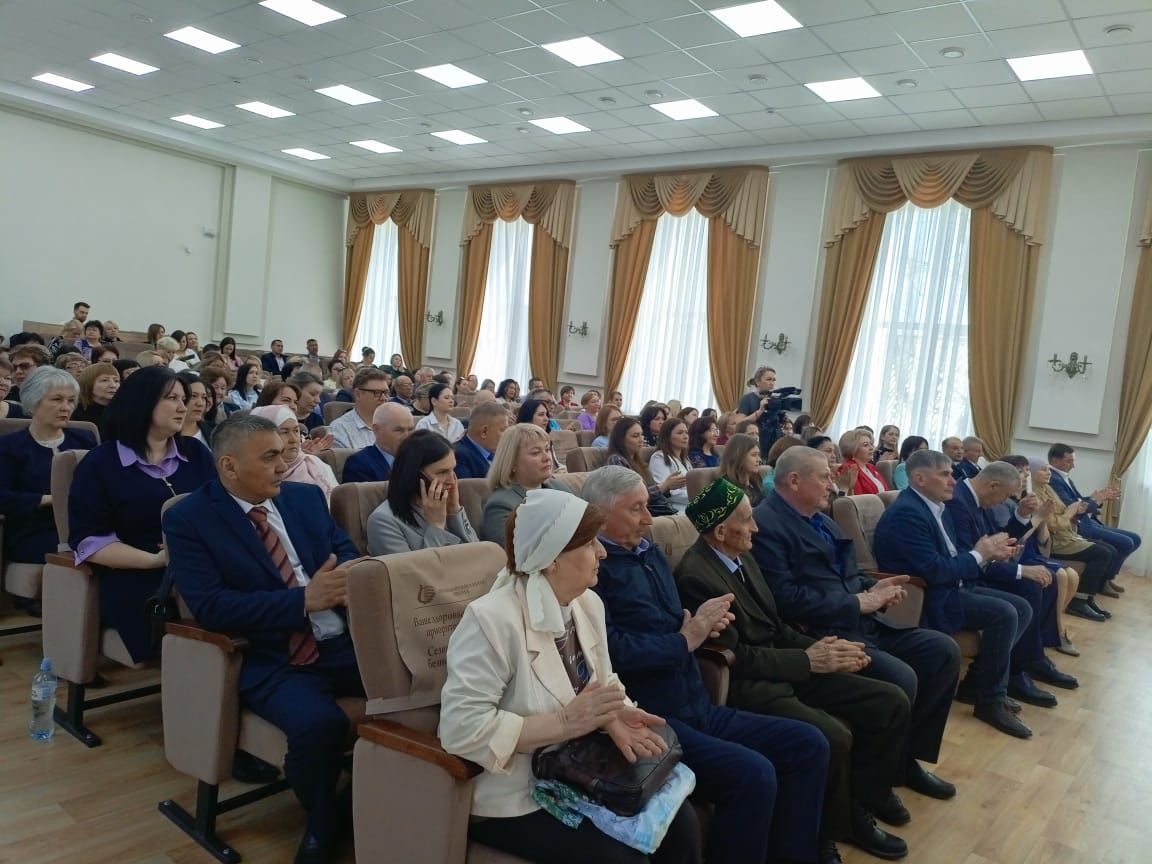 Зәйдә җирле үзидарә хезмәткәрләре хөрмәтләнде
