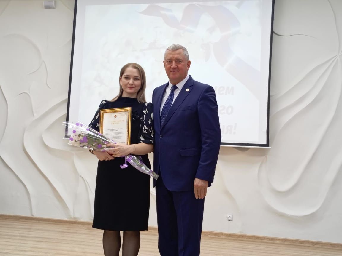 Зәйдә җирле үзидарә хезмәткәрләре хөрмәтләнде