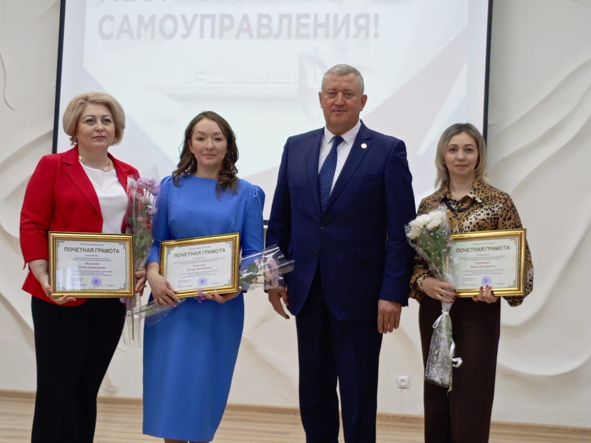 Зәйдә җирле үзидарә хезмәткәрләре хөрмәтләнде