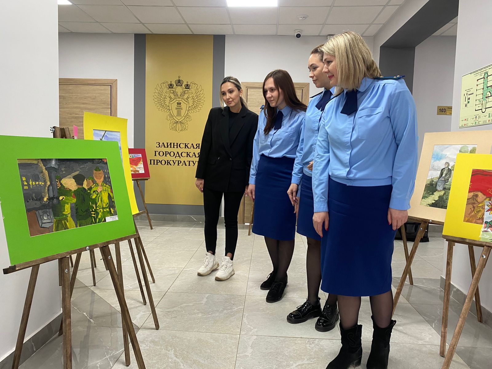 Зәй прокуратурасында – сугыш темасы турында рәсем күргәзмәсе
