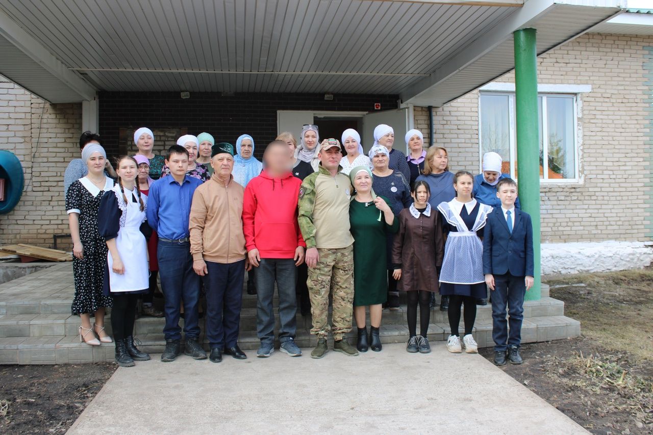 Имәнленең батыр йөрәкле егетләре авылдашлары белән очрашты