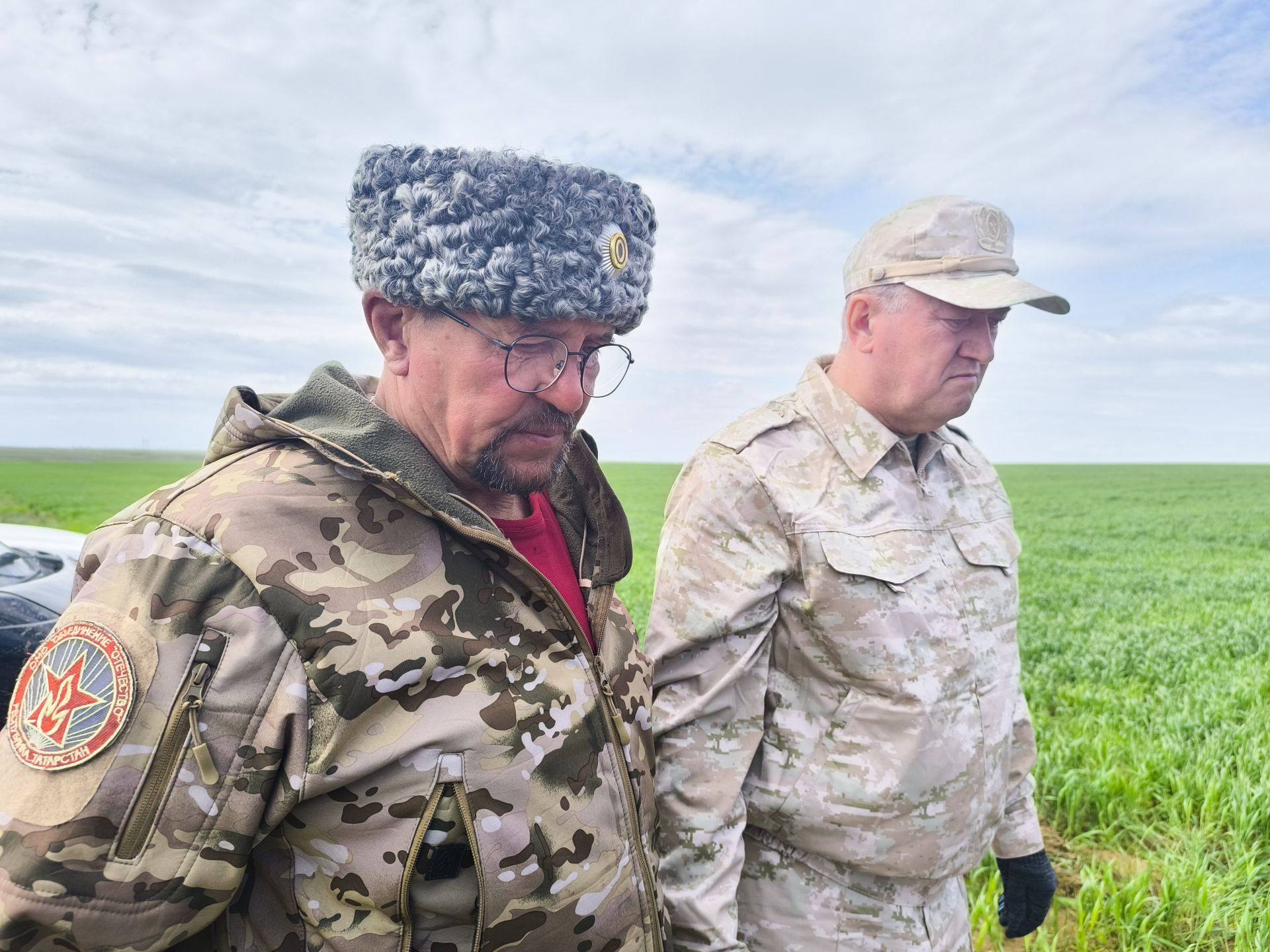 Глава Заинского района наградил поисковиков, находящихся в экспедиции в Волгоградской области