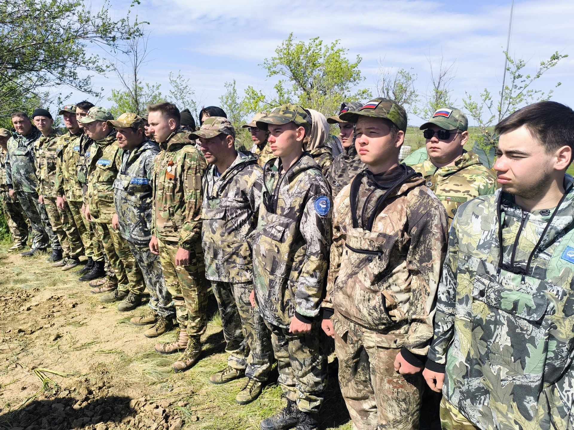 Глава Заинского района наградил поисковиков, находящихся в экспедиции в Волгоградской области