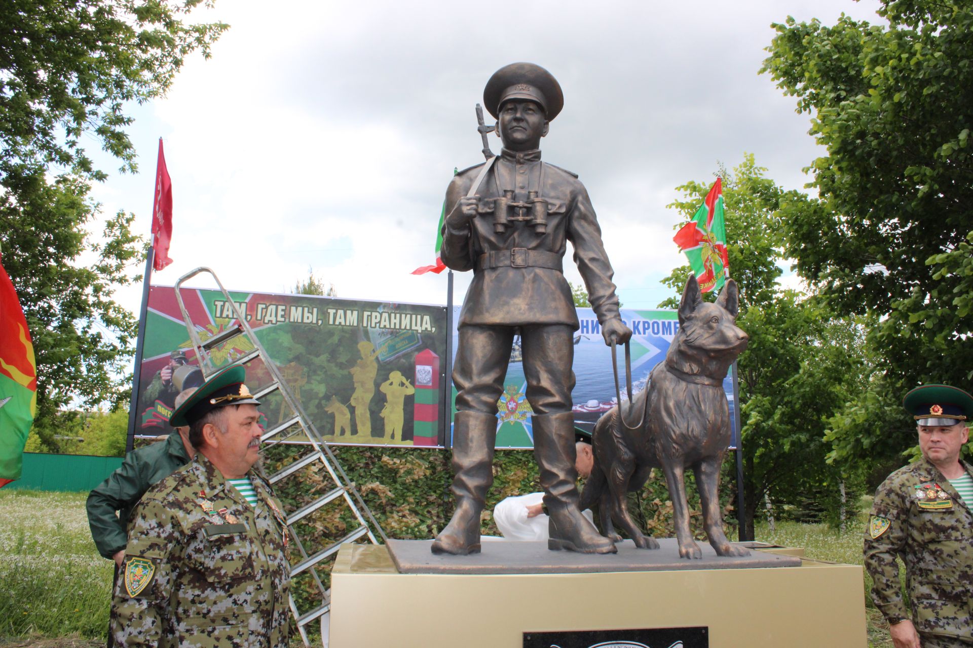 Зәйдә чик сакчыларына яңа һәйкәл ачылды