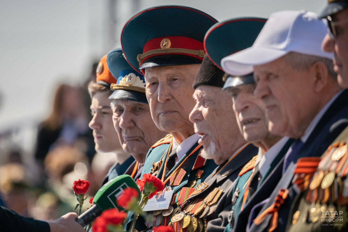 Тылда бердәм хезмәттә көч куйганнар