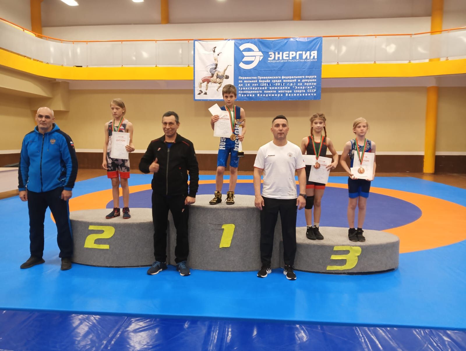 Зәйнең яшь көрәшчеләре – Идел буе округы беренчелеге чемпионнары