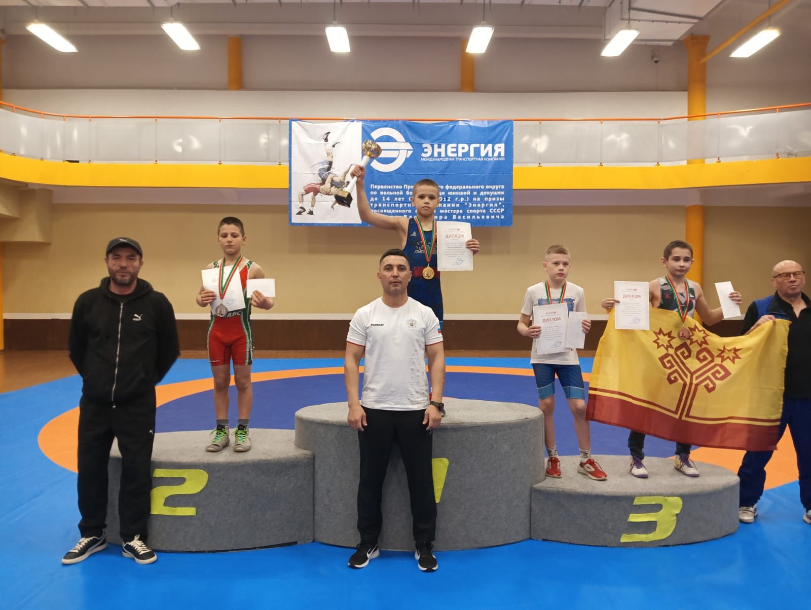 Зәйнең яшь көрәшчеләре – Идел буе округы беренчелеге чемпионнары