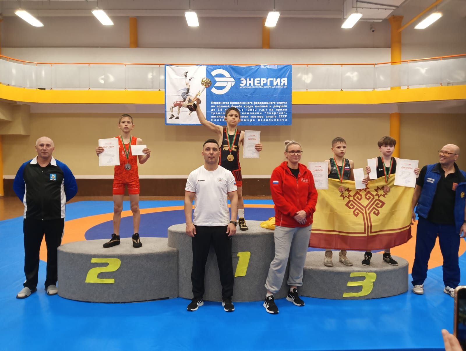 Зәйнең яшь көрәшчеләре – Идел буе округы беренчелеге чемпионнары