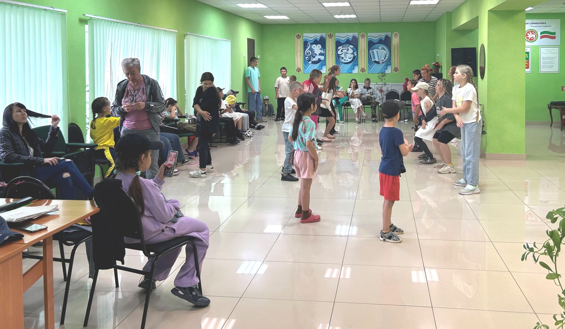 В микрорайоне Мирный прошёл танцевальный флешмоб «Будь здоровым! Танцуй!»