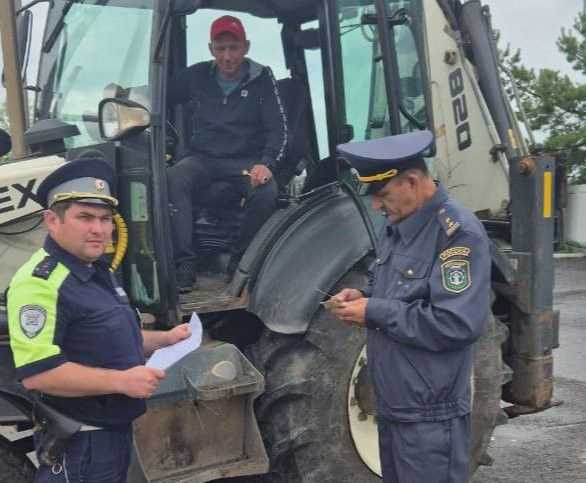 Госавтоинспекция и Гостехнадзор проверили водителей тракторов в Заинском районе