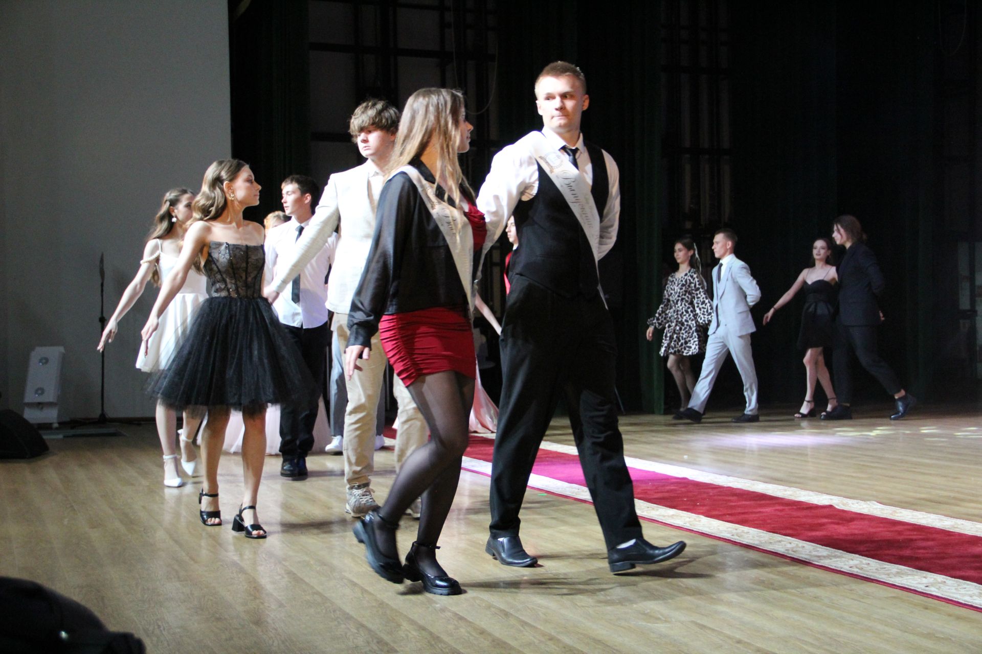 Яркие кадры с Выпускного в Заинске