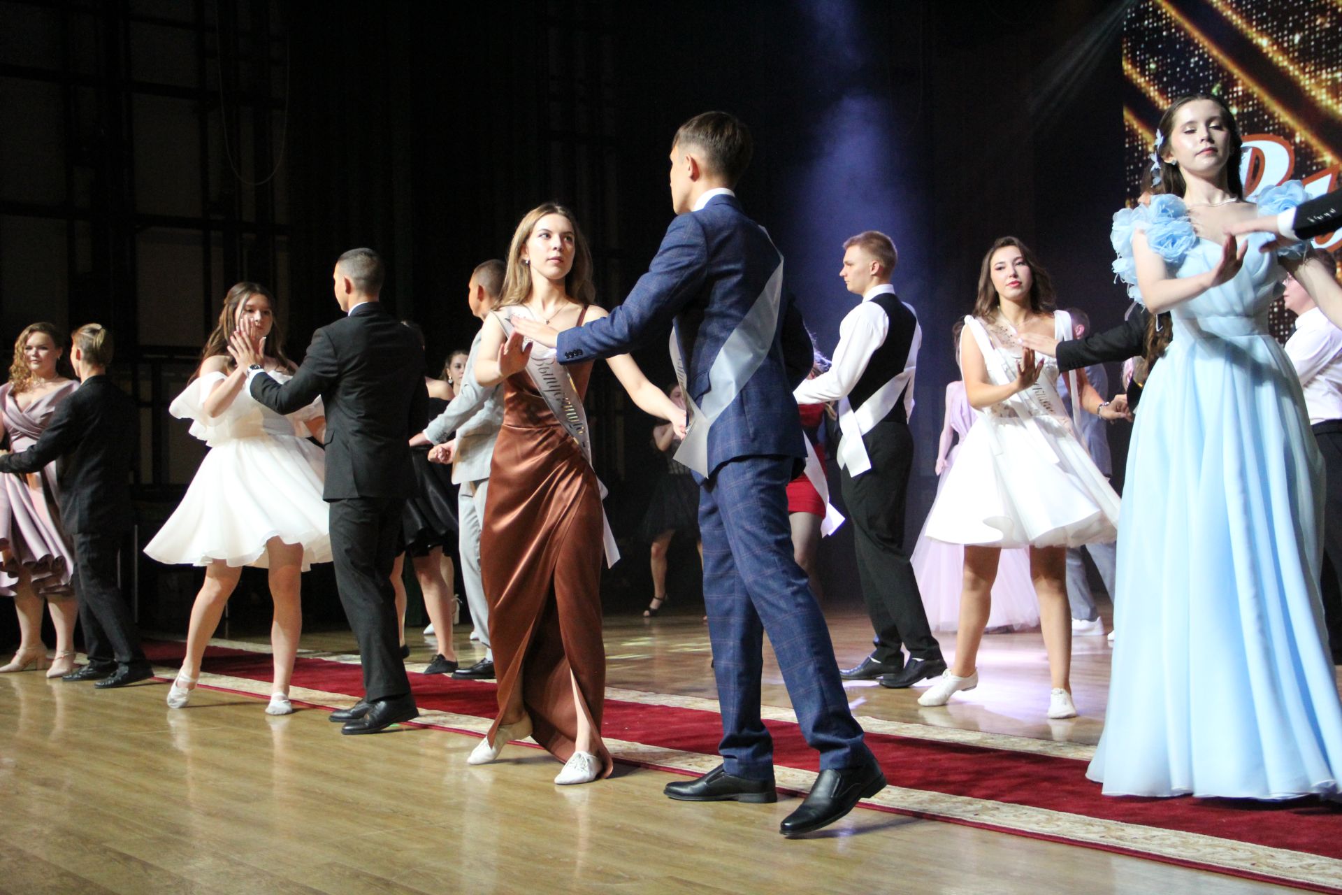 Яркие кадры с Выпускного в Заинске