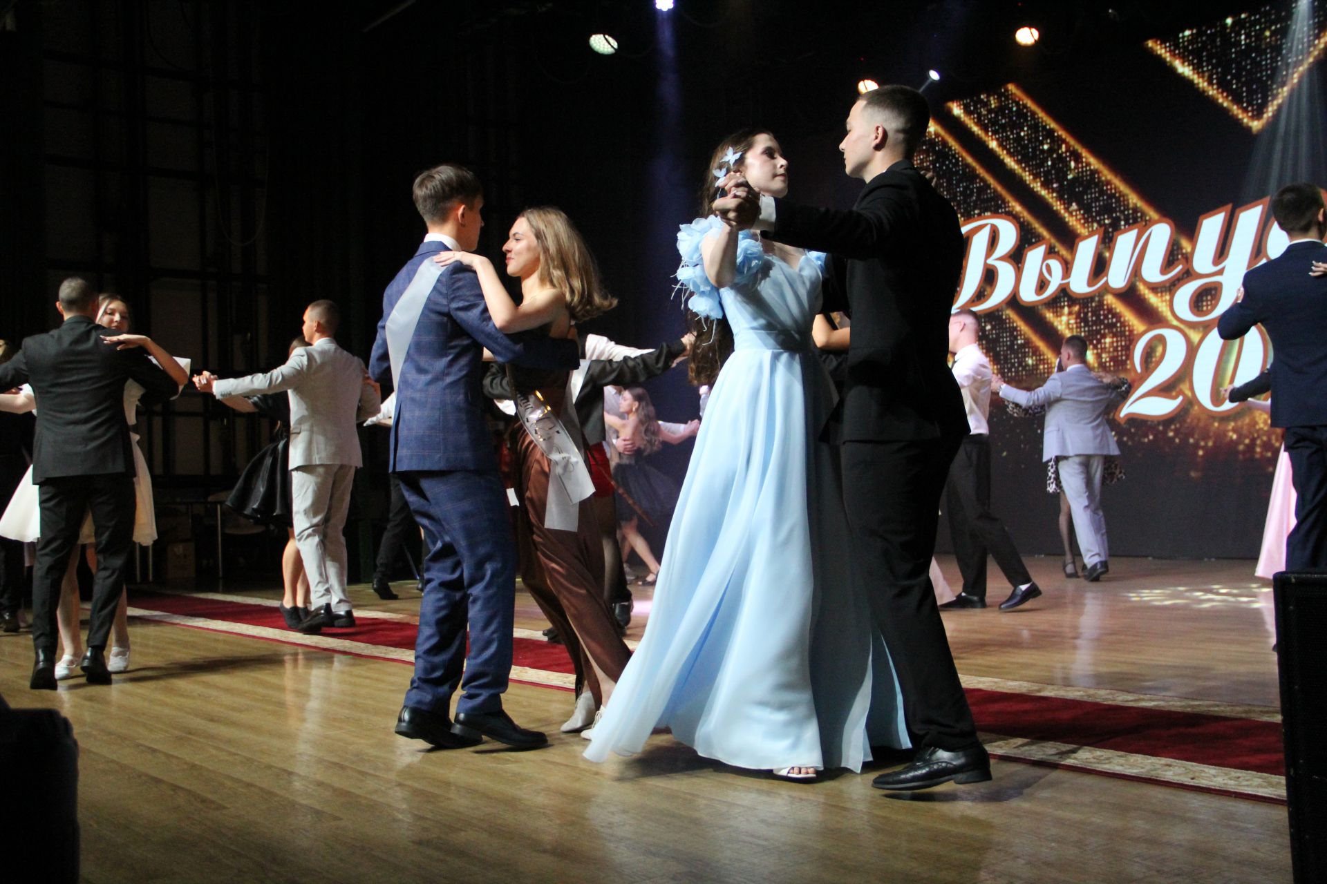 Яркие кадры с Выпускного в Заинске