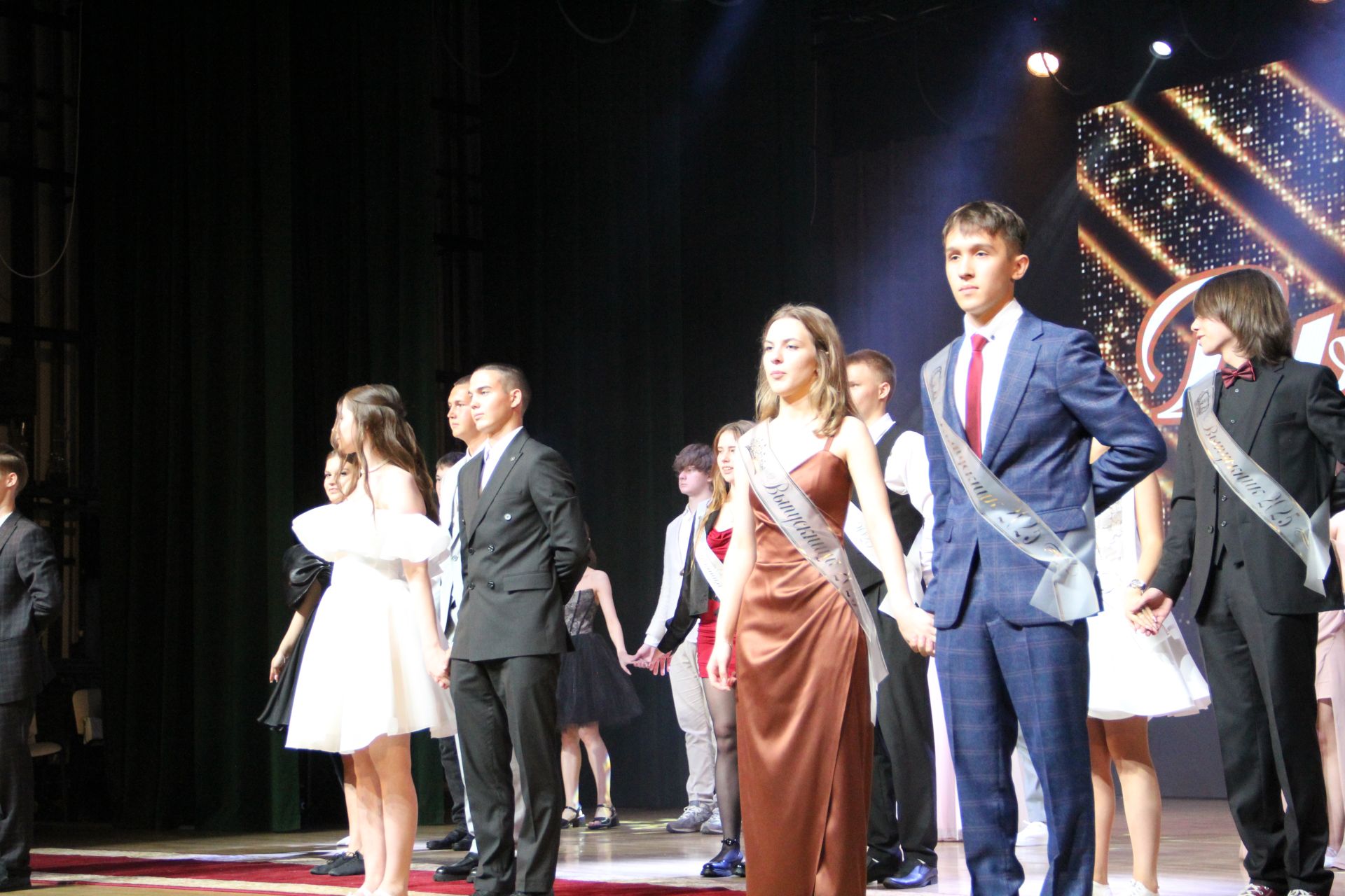 Яркие кадры с Выпускного в Заинске