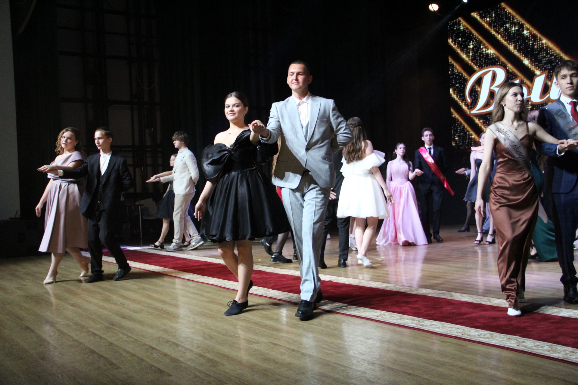 Яркие кадры с Выпускного в Заинске