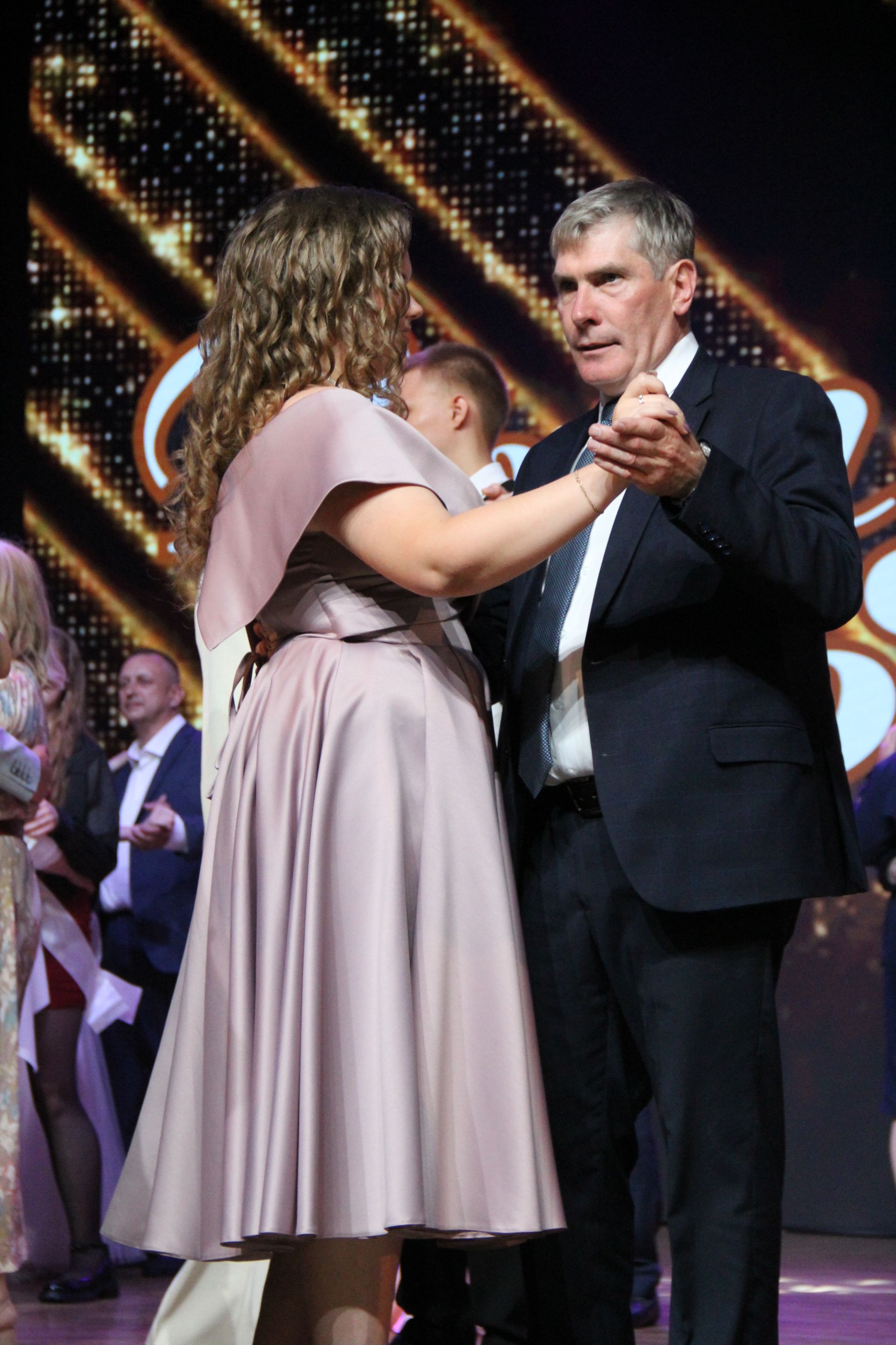 Яркие кадры с Выпускного в Заинске