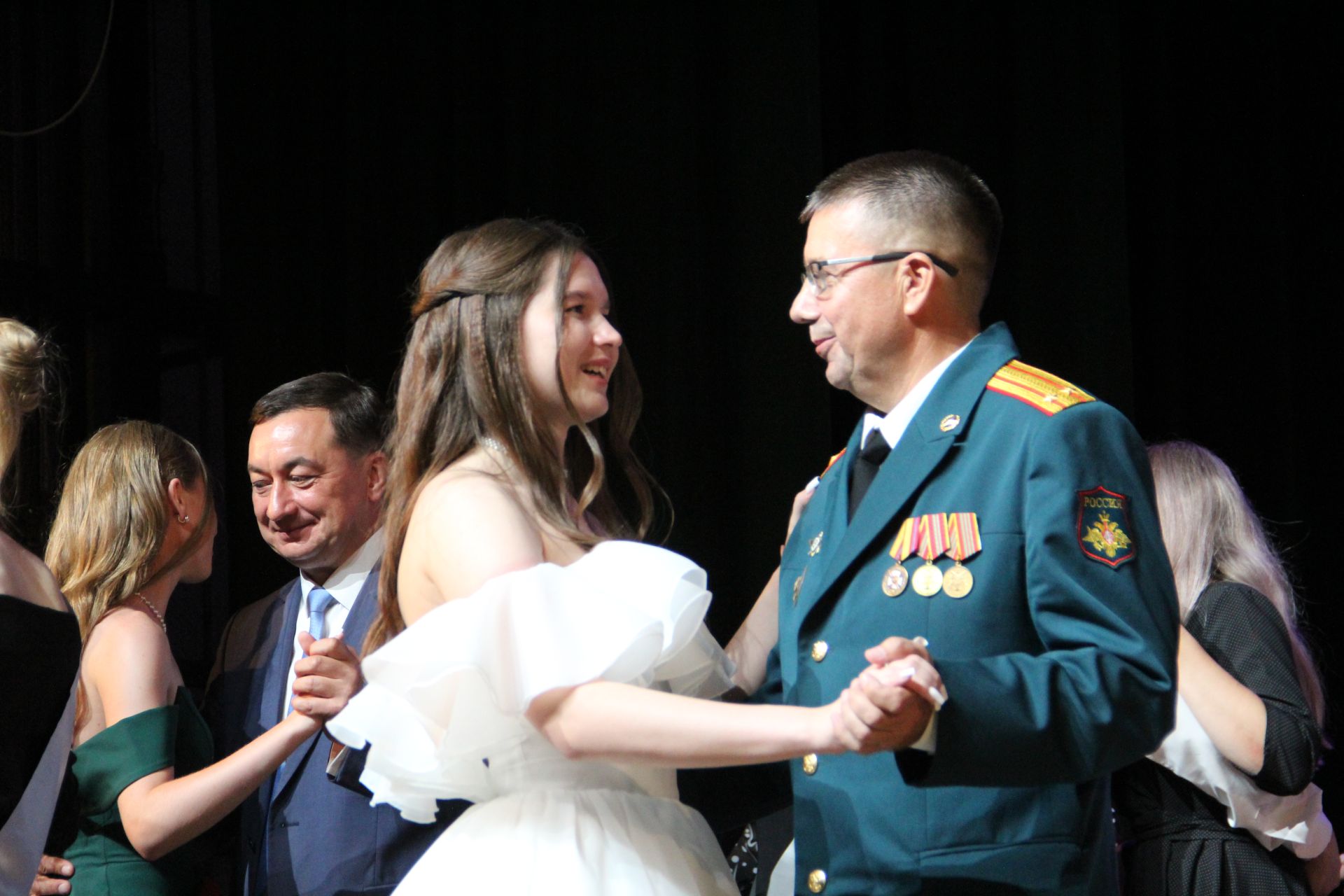 Яркие кадры с Выпускного в Заинске