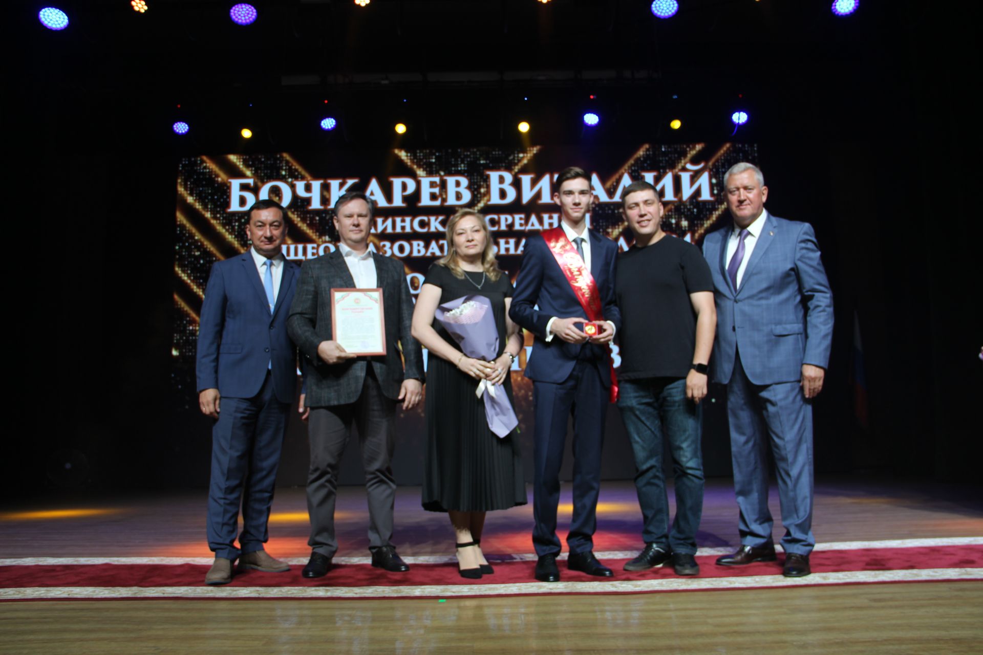 Яркие кадры с Выпускного в Заинске