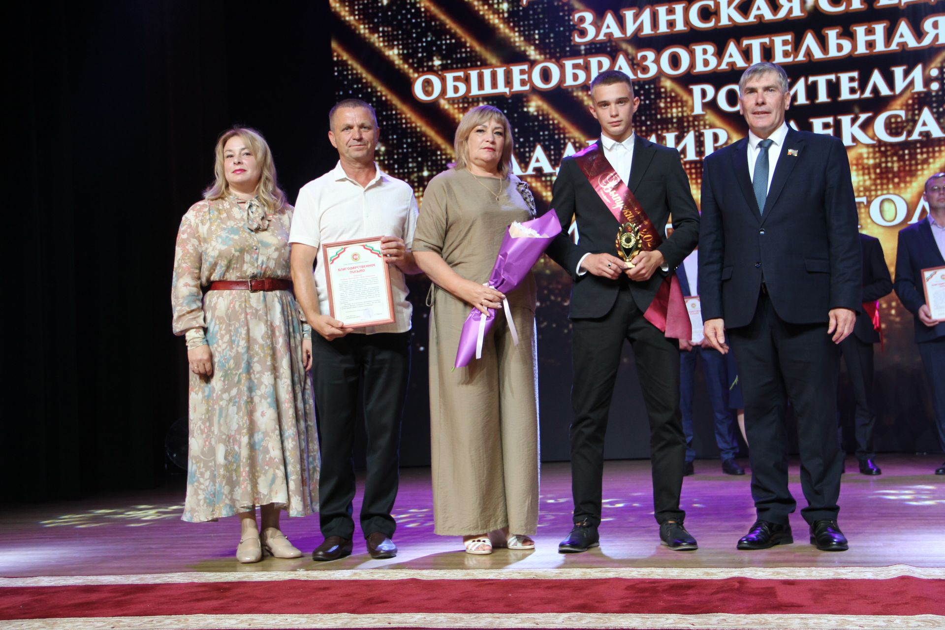 Яркие кадры с Выпускного в Заинске