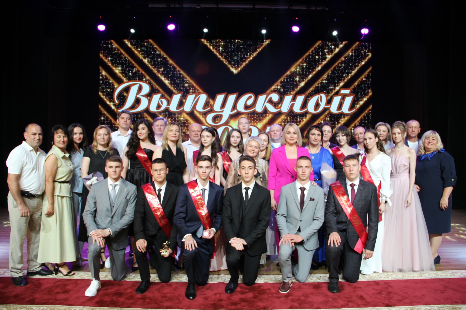 Яркие кадры с Выпускного в Заинске