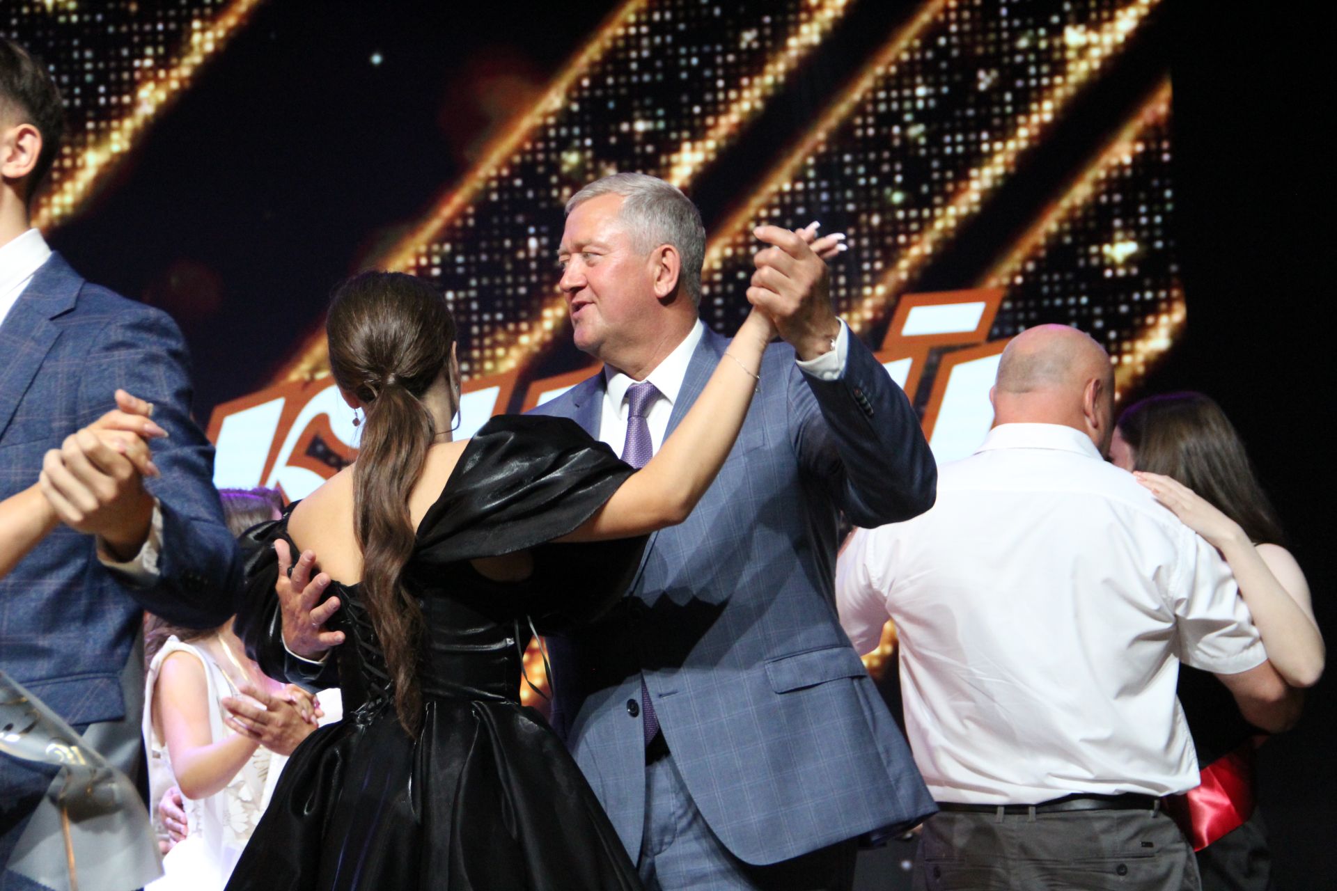 Яркие кадры с Выпускного в Заинске