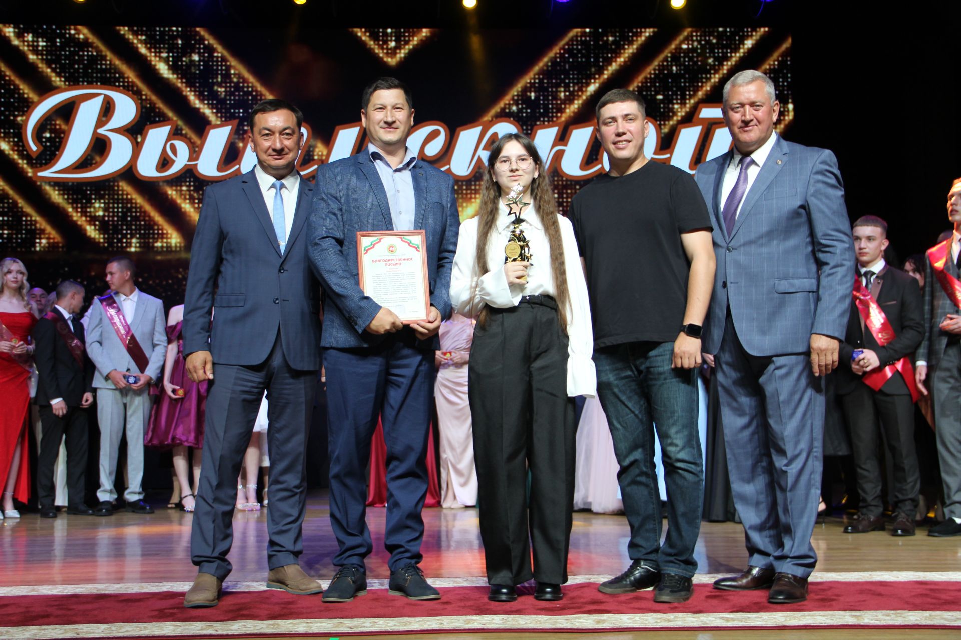 Яркие кадры с Выпускного в Заинске