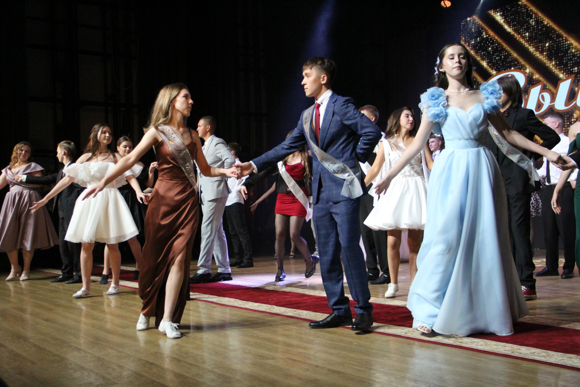 Яркие кадры с Выпускного в Заинске