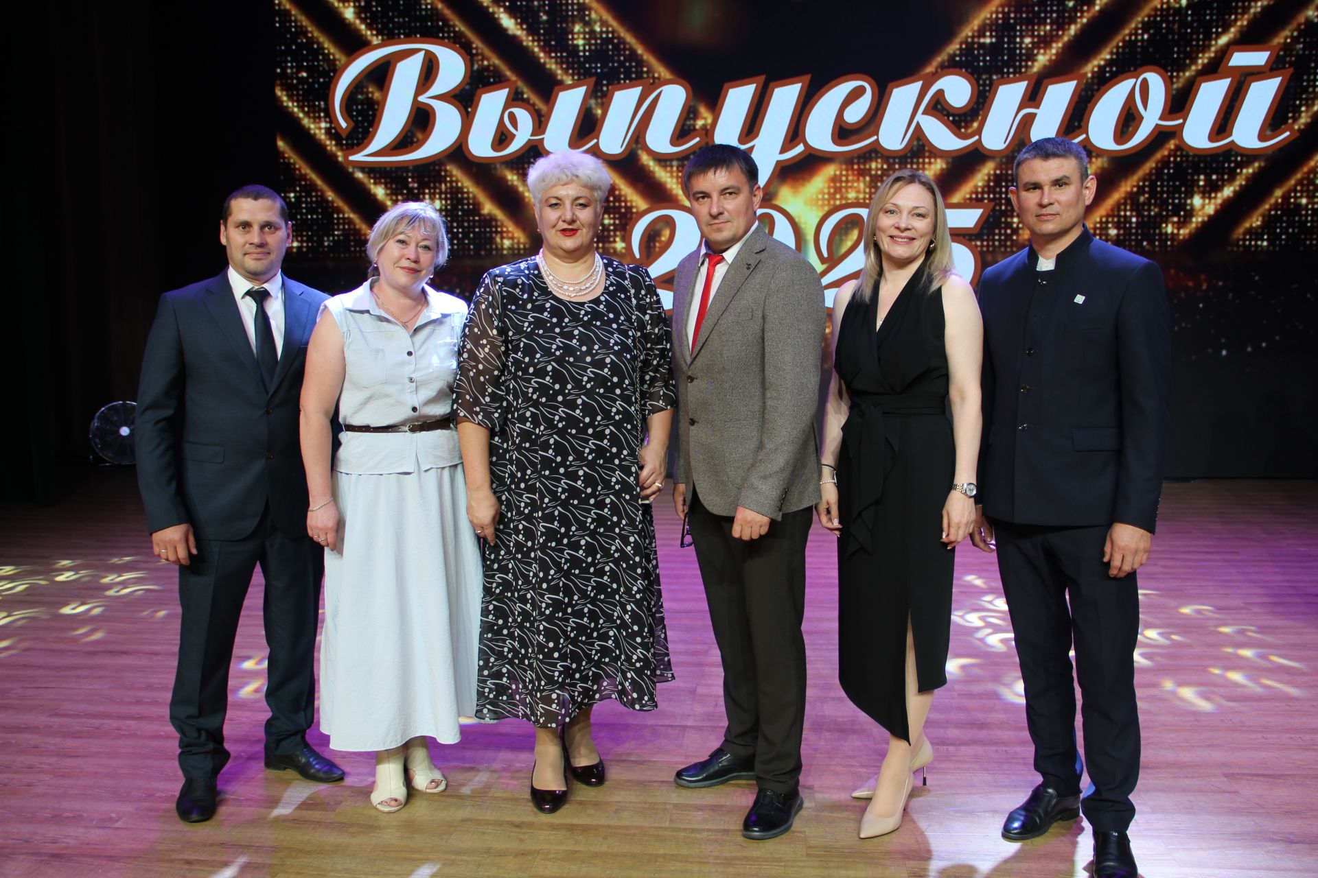 Яркие кадры с Выпускного в Заинске