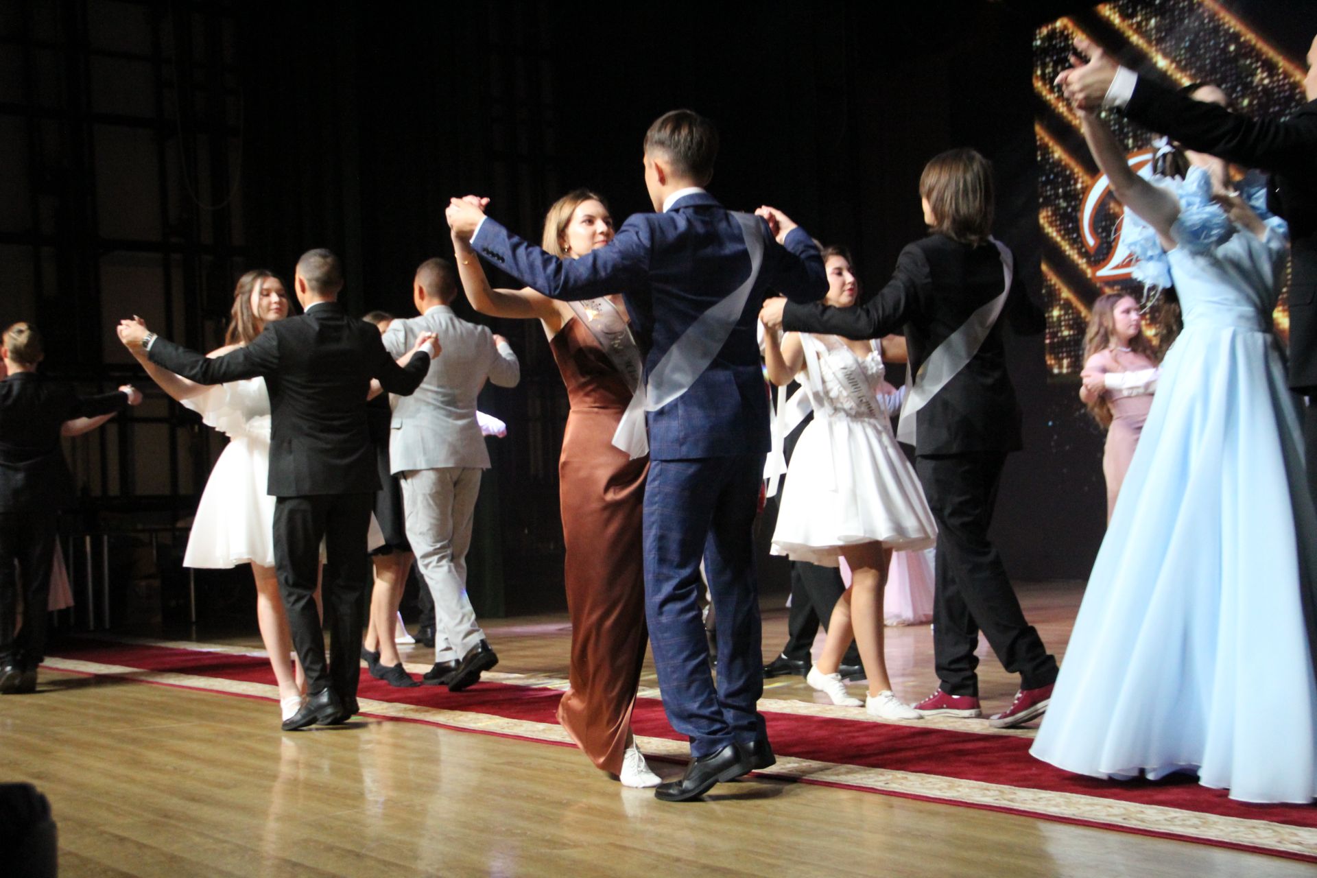 Яркие кадры с Выпускного в Заинске