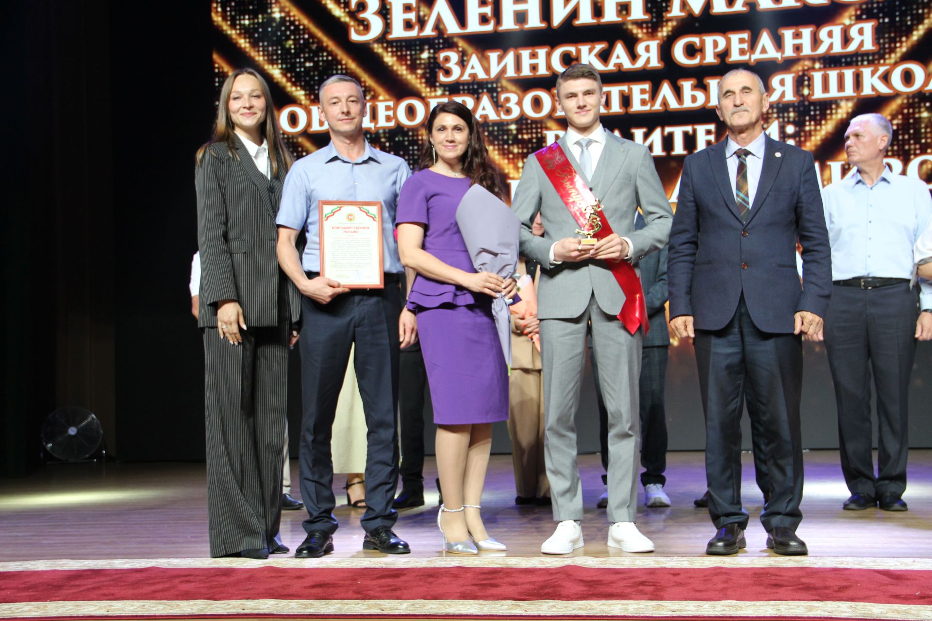 Яркие кадры с Выпускного в Заинске