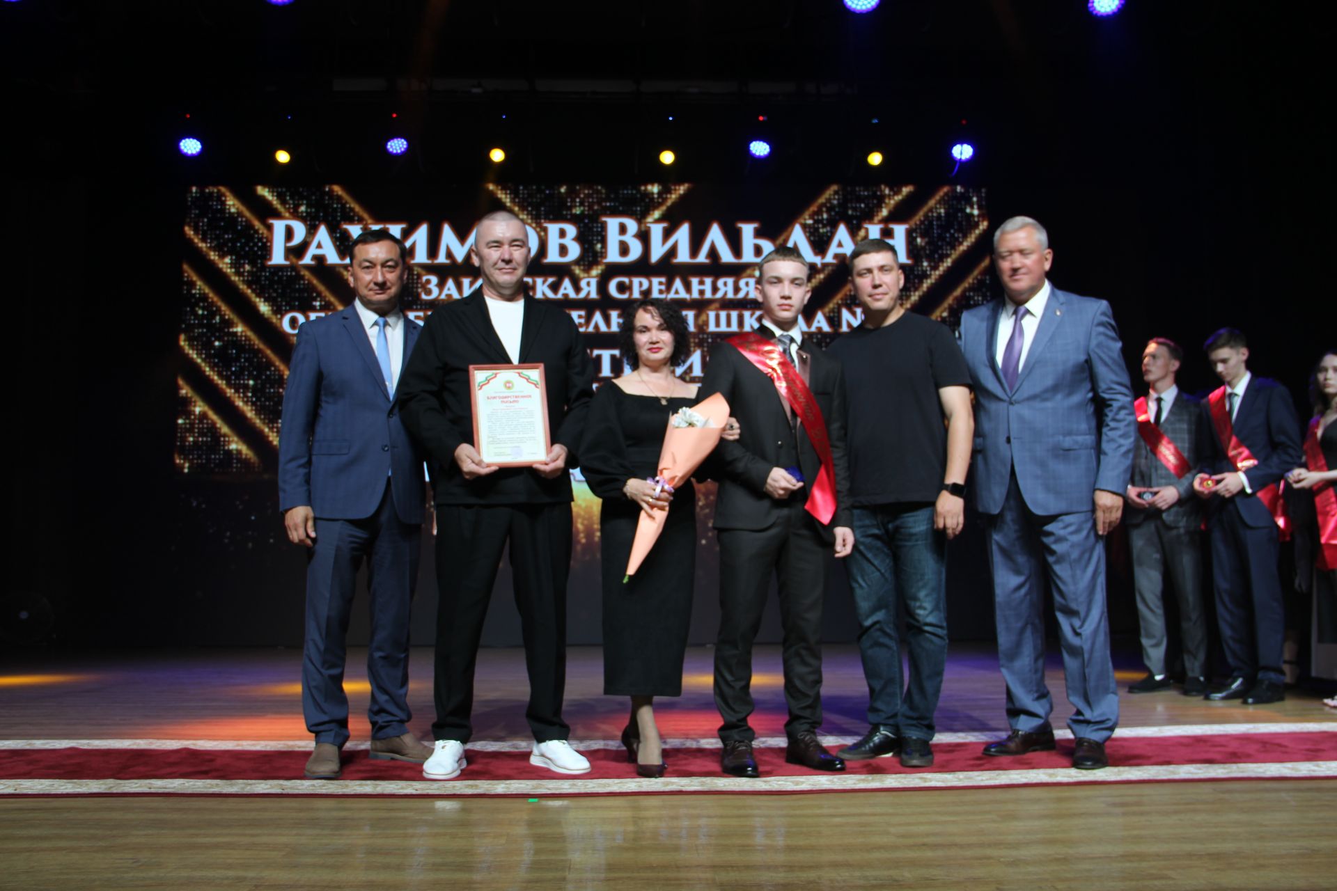 Яркие кадры с Выпускного в Заинске