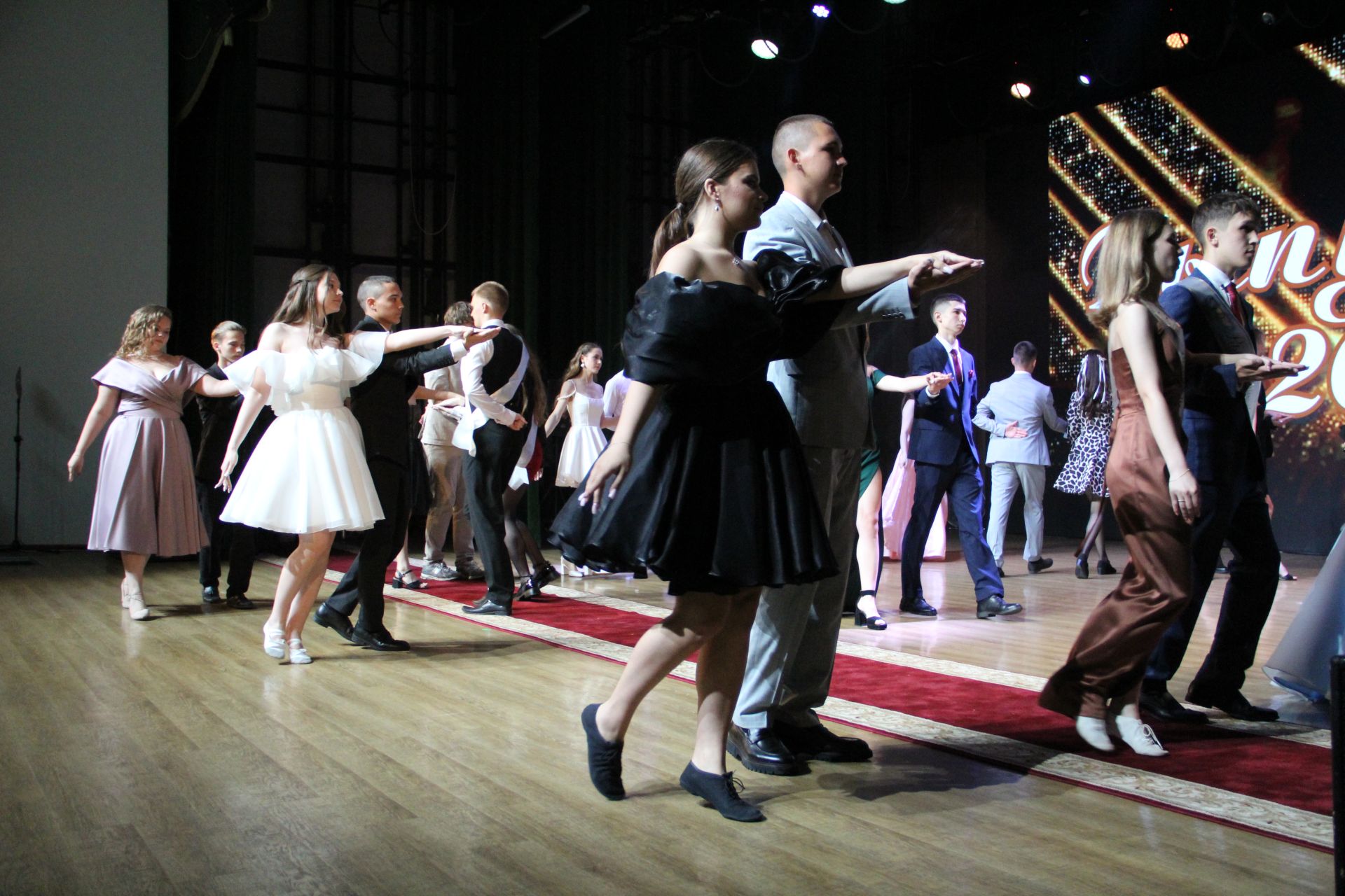 Яркие кадры с Выпускного в Заинске