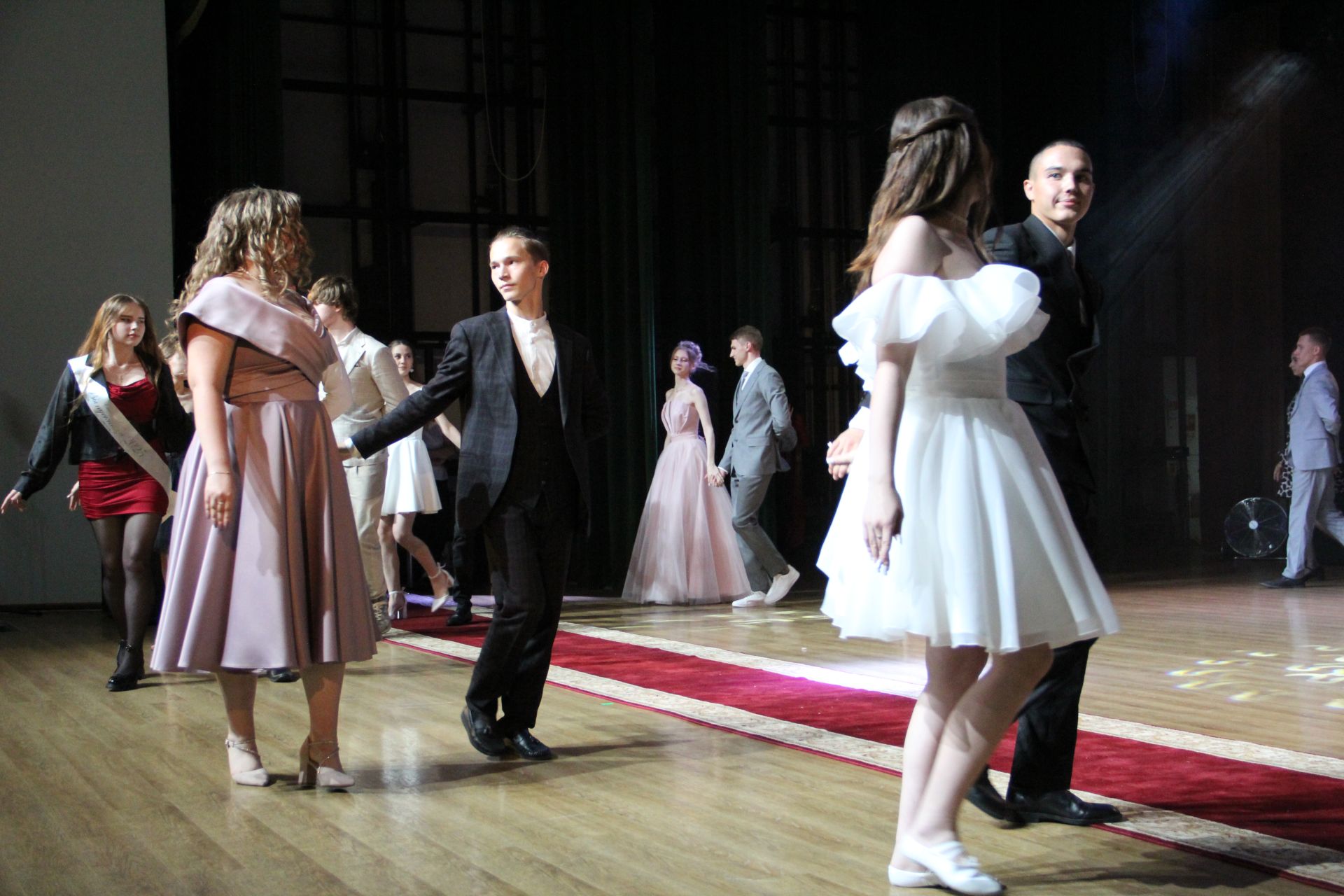 Яркие кадры с Выпускного в Заинске