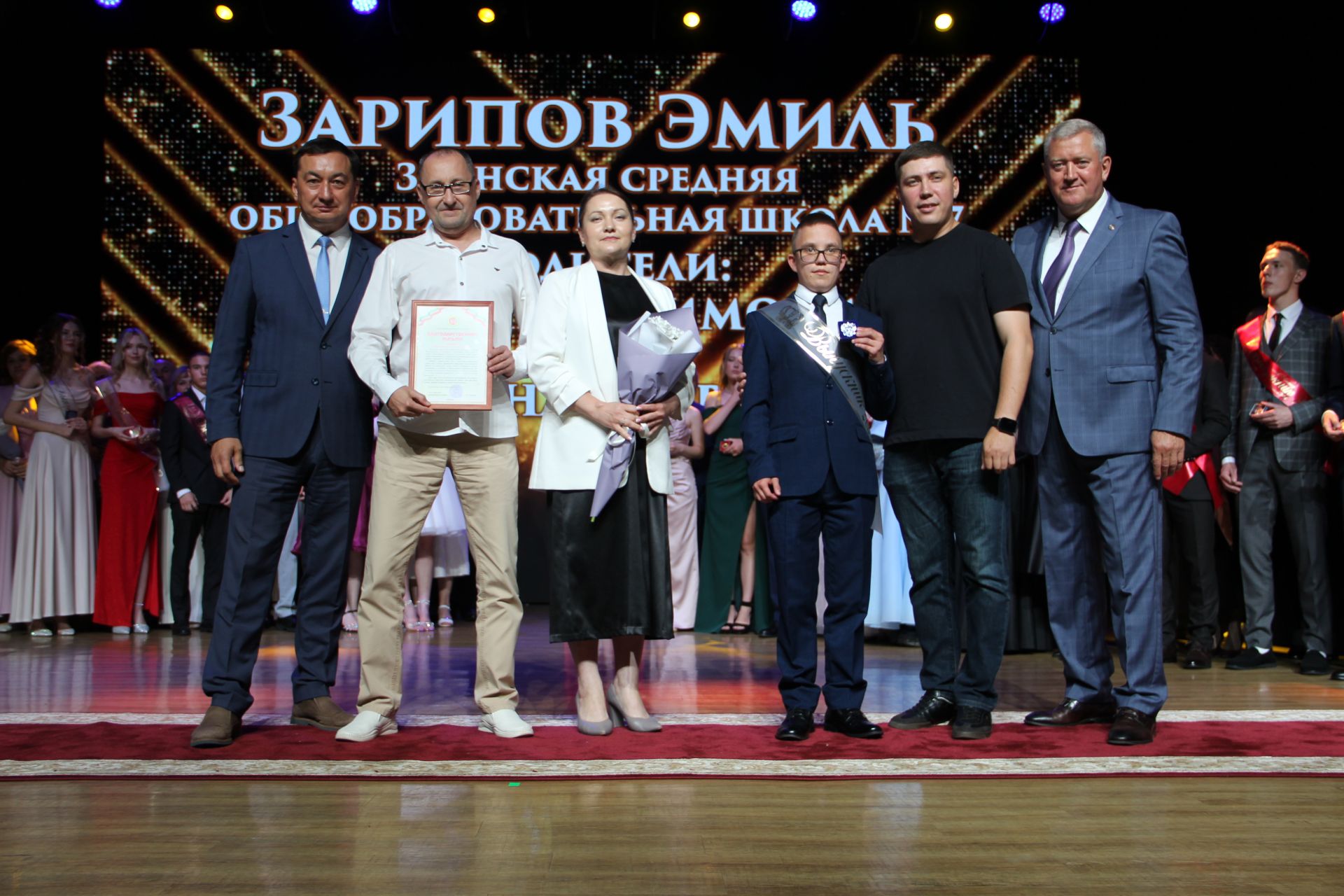 Яркие кадры с Выпускного в Заинске