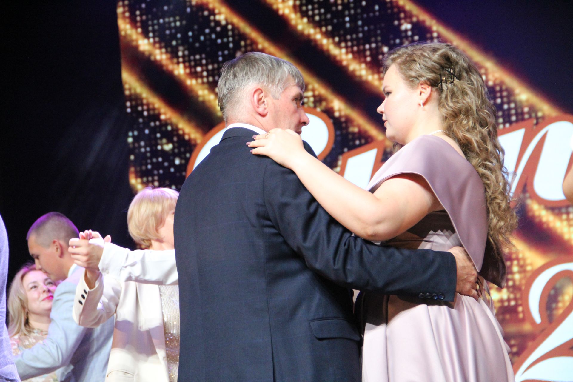 Яркие кадры с Выпускного в Заинске