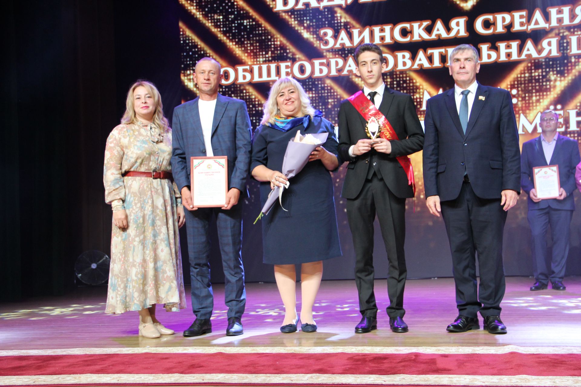 Яркие кадры с Выпускного в Заинске