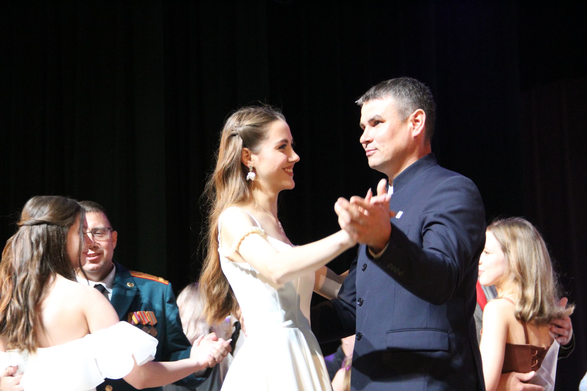 Яркие кадры с Выпускного в Заинске