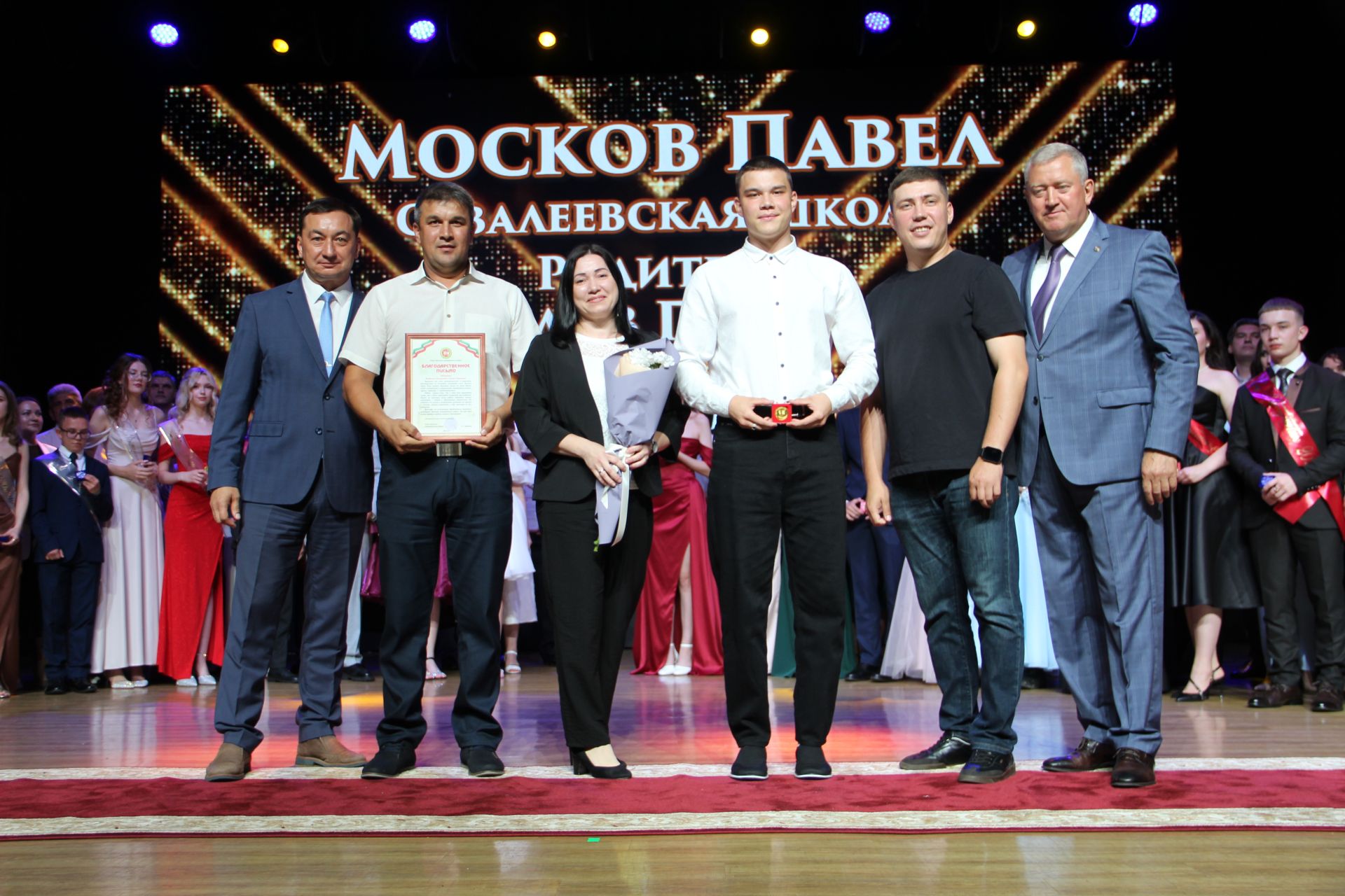 Яркие кадры с Выпускного в Заинске