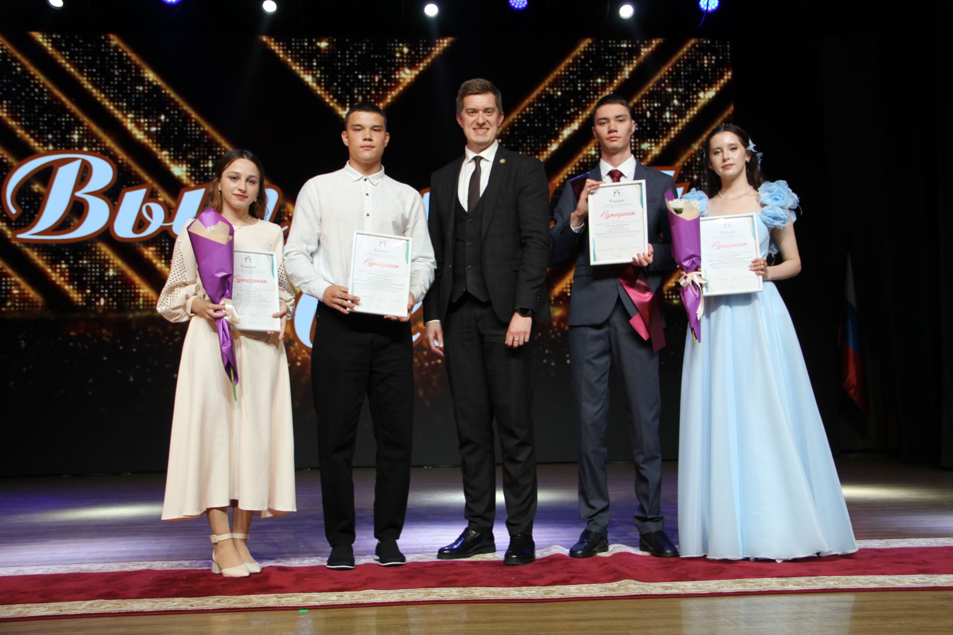 Яркие кадры с Выпускного в Заинске