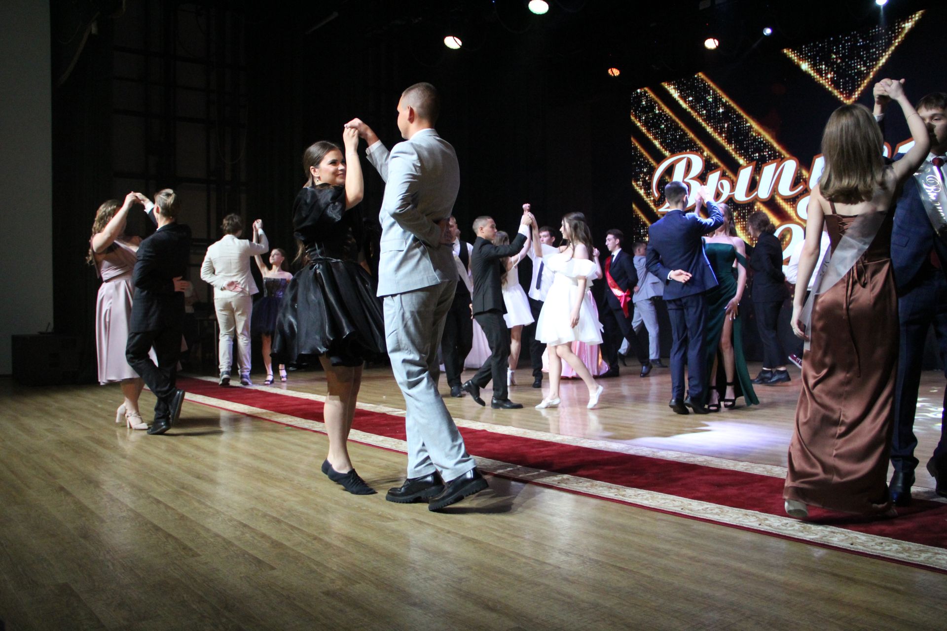 Яркие кадры с Выпускного в Заинске