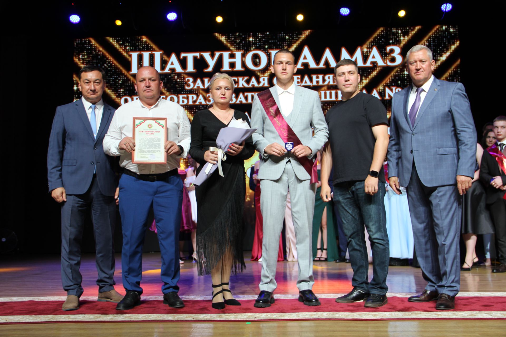 Яркие кадры с Выпускного в Заинске