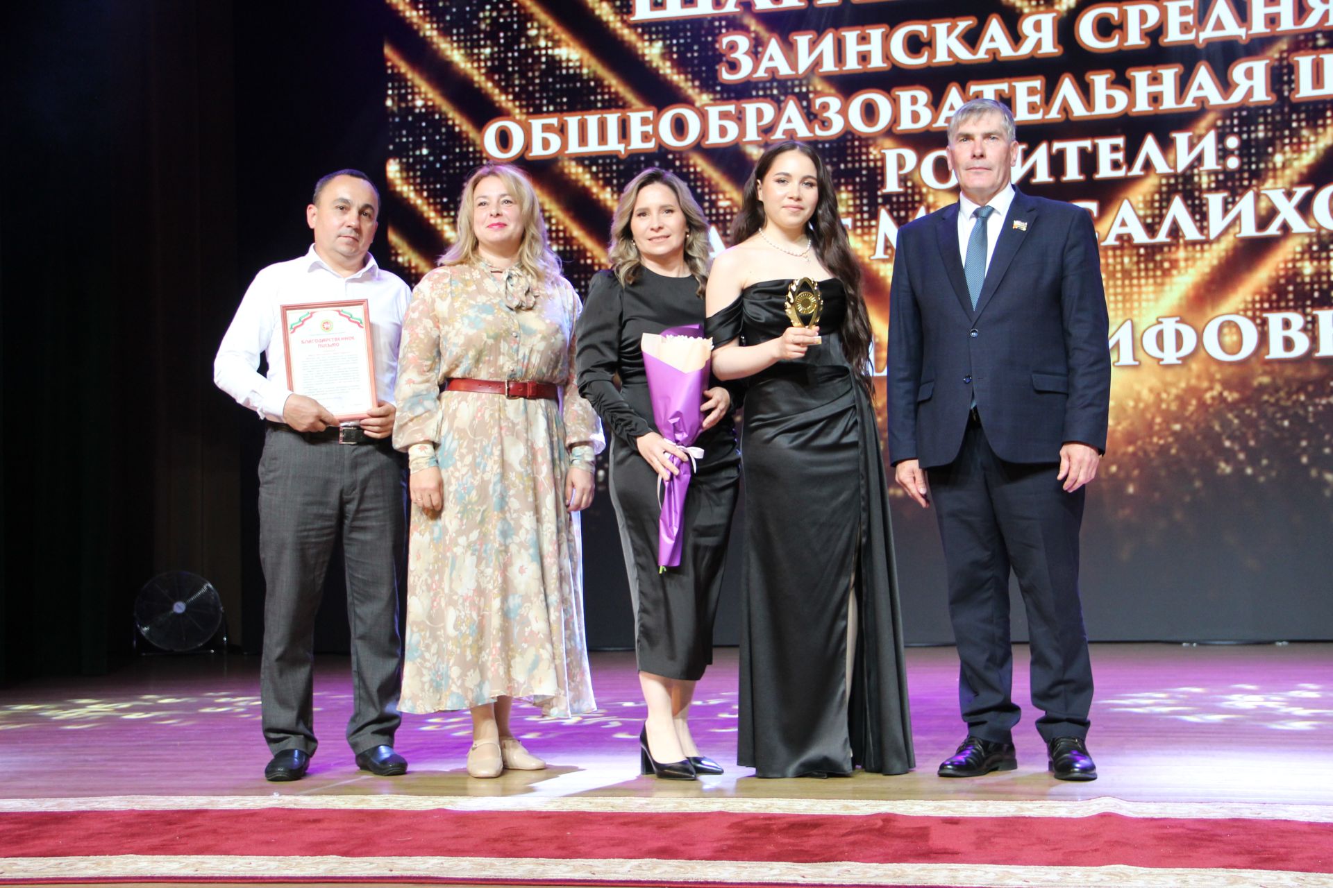 Яркие кадры с Выпускного в Заинске