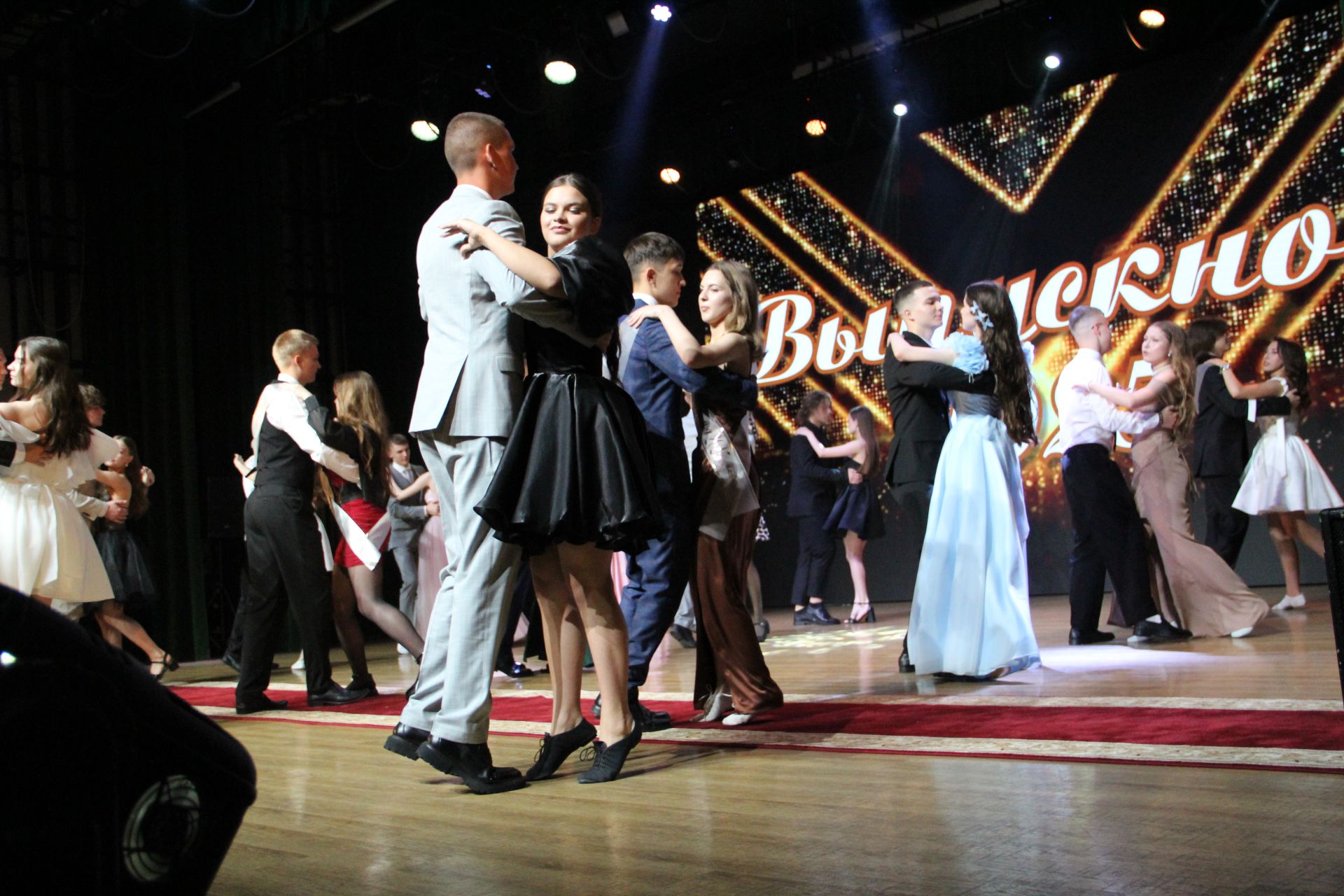 Яркие кадры с Выпускного в Заинске