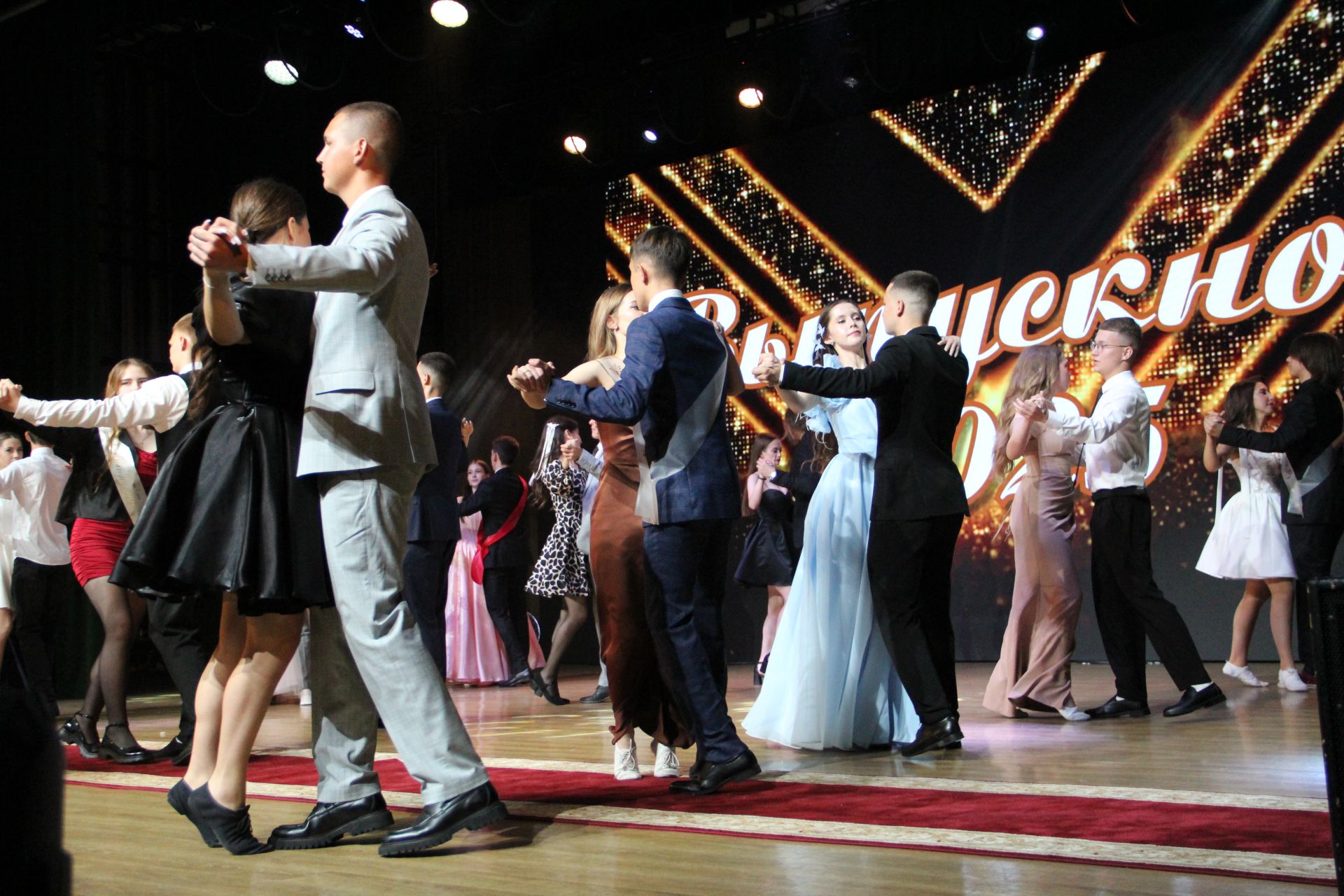 Яркие кадры с Выпускного в Заинске