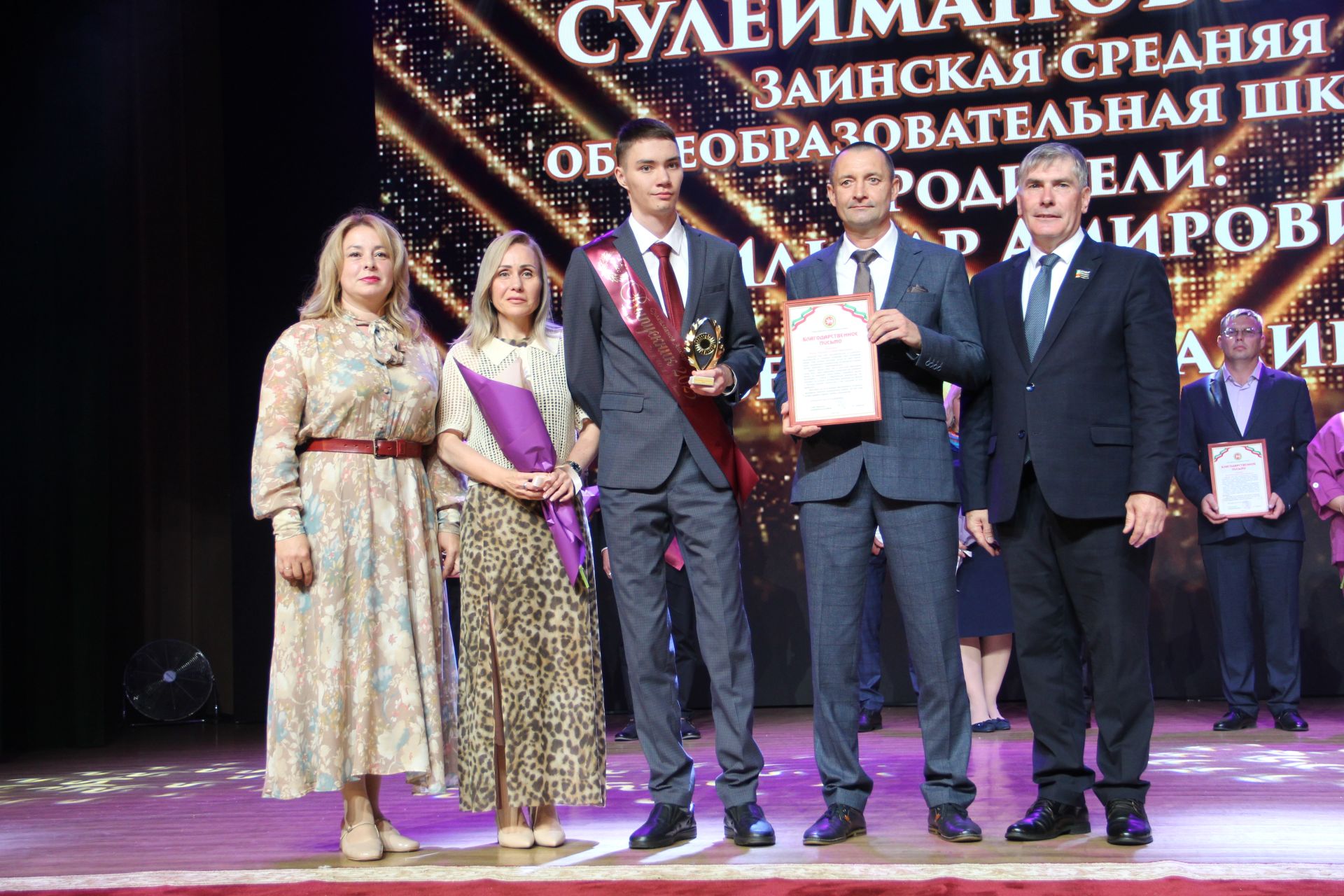 Яркие кадры с Выпускного в Заинске