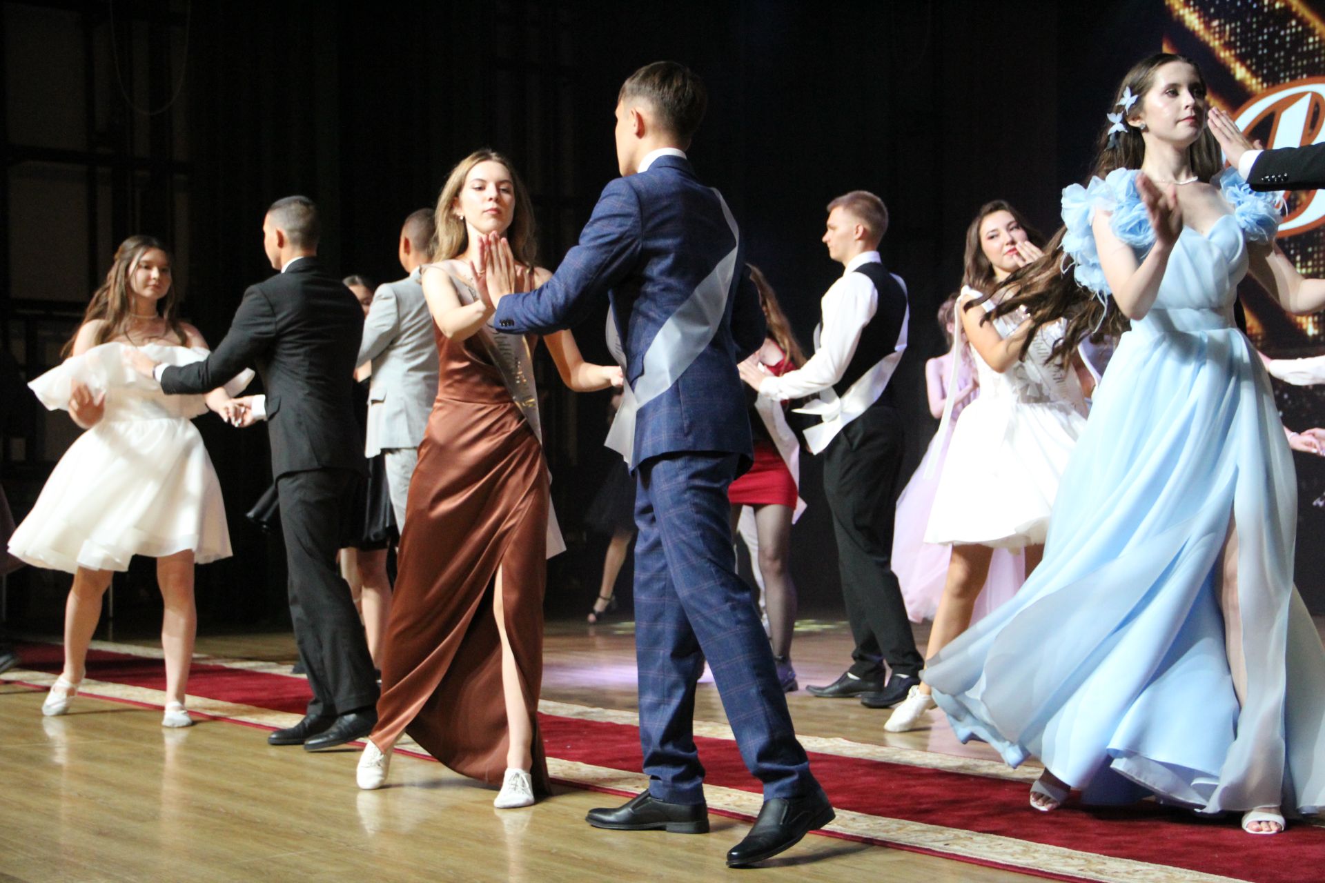 Яркие кадры с Выпускного в Заинске