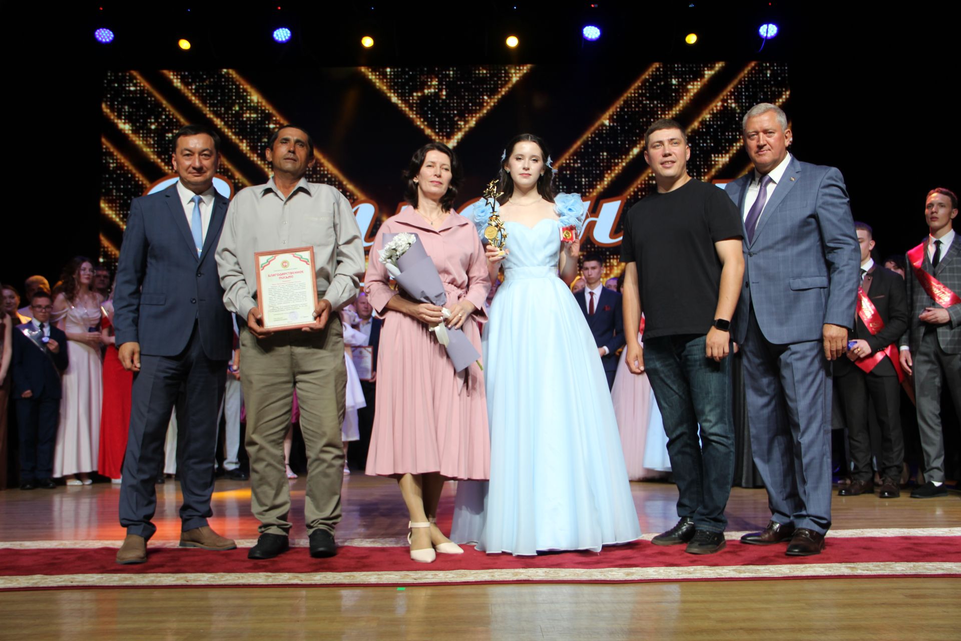 Яркие кадры с Выпускного в Заинске